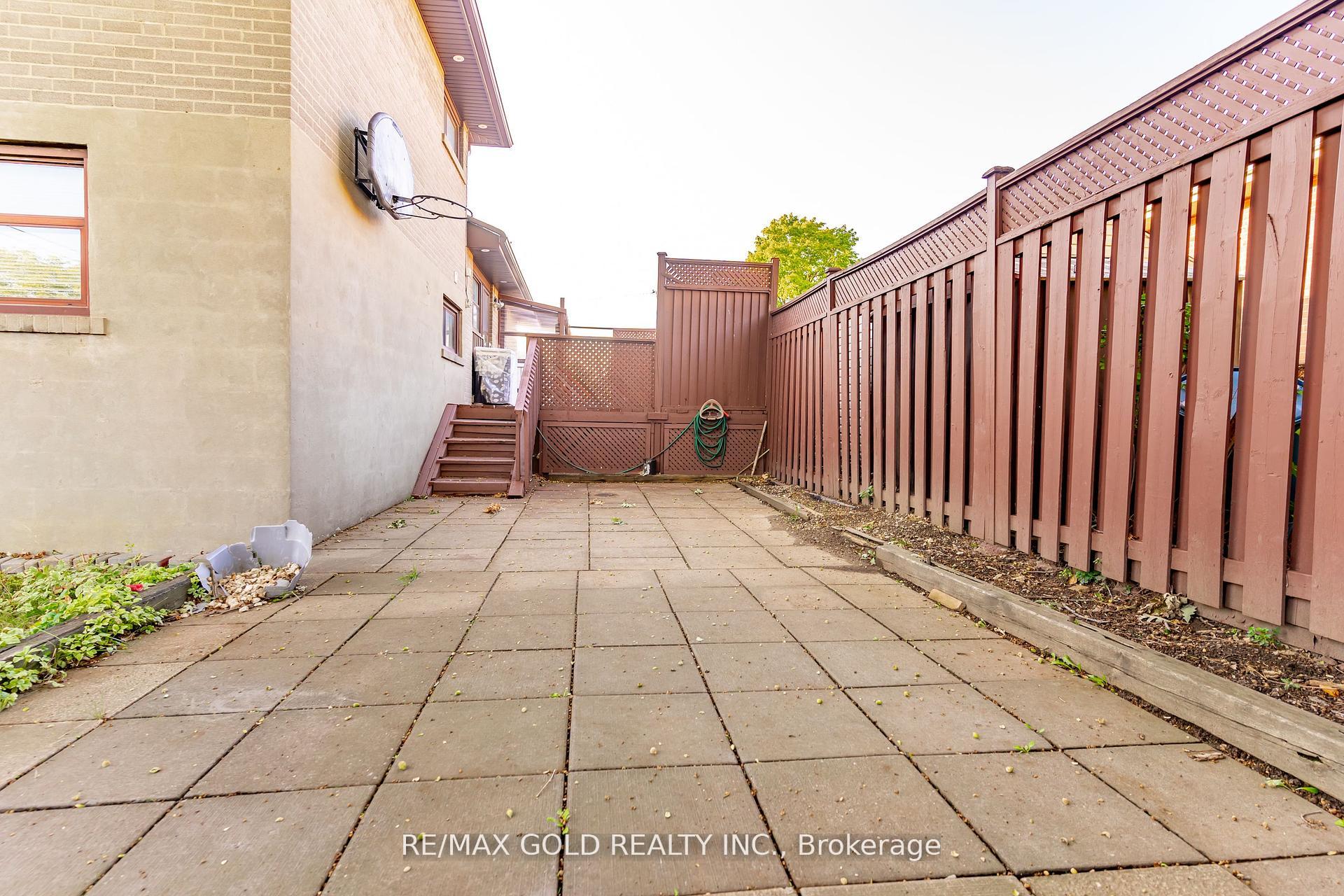Photo 94 of 21 Argyle Crescent, Brampton, Avondale — HOMEH