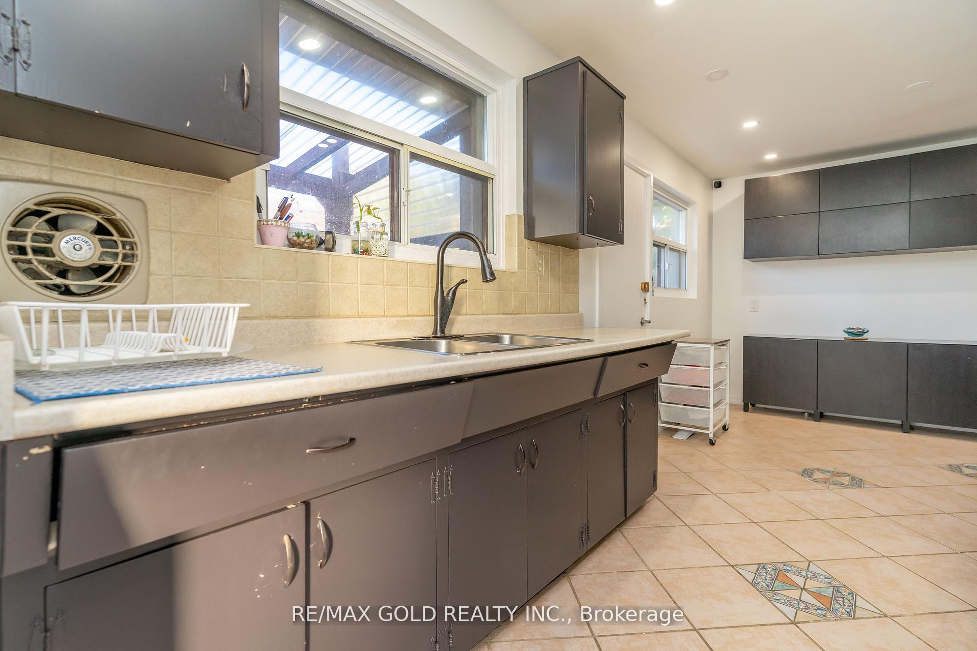 Photo 36 of 21 Argyle Crescent, Brampton, Avondale — HOMEH