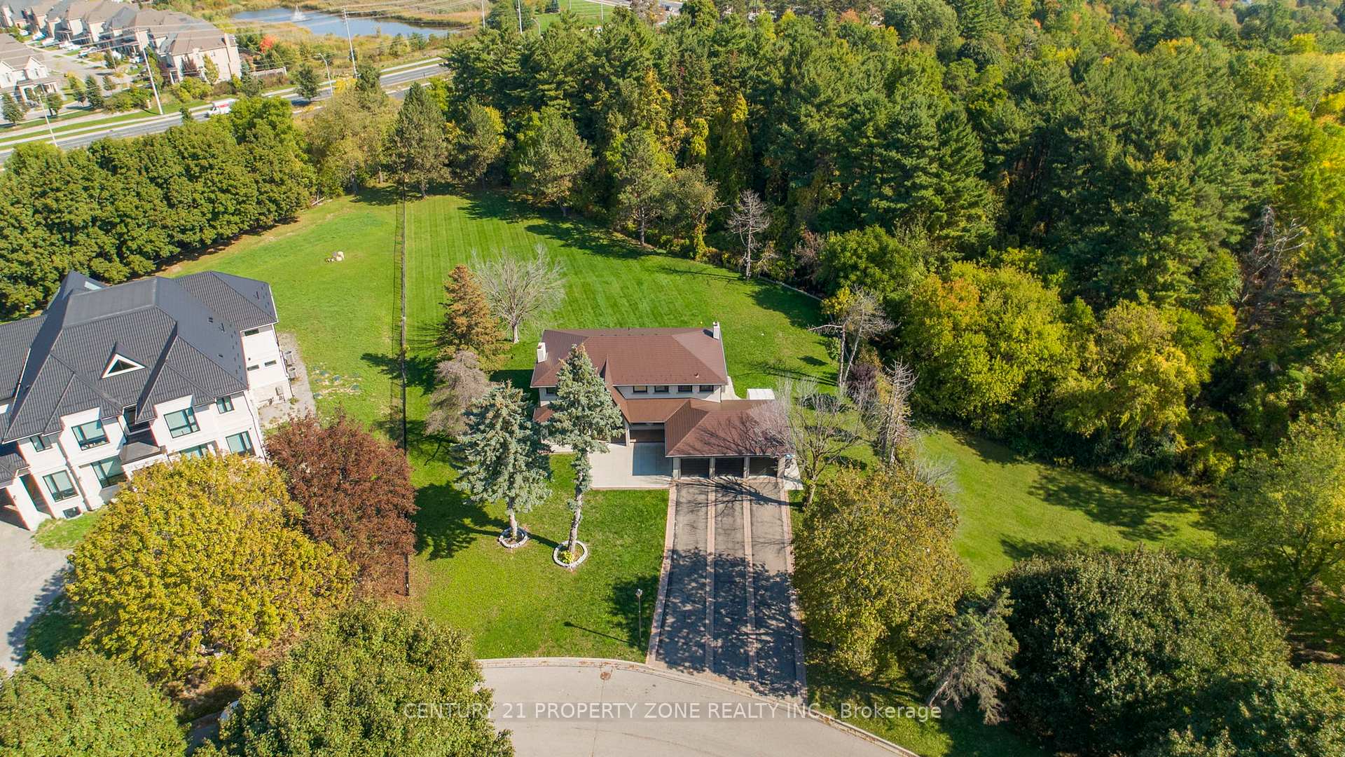 Photo 2 of 14 Huttonville Drive, Brampton, Huttonville — HOMEH