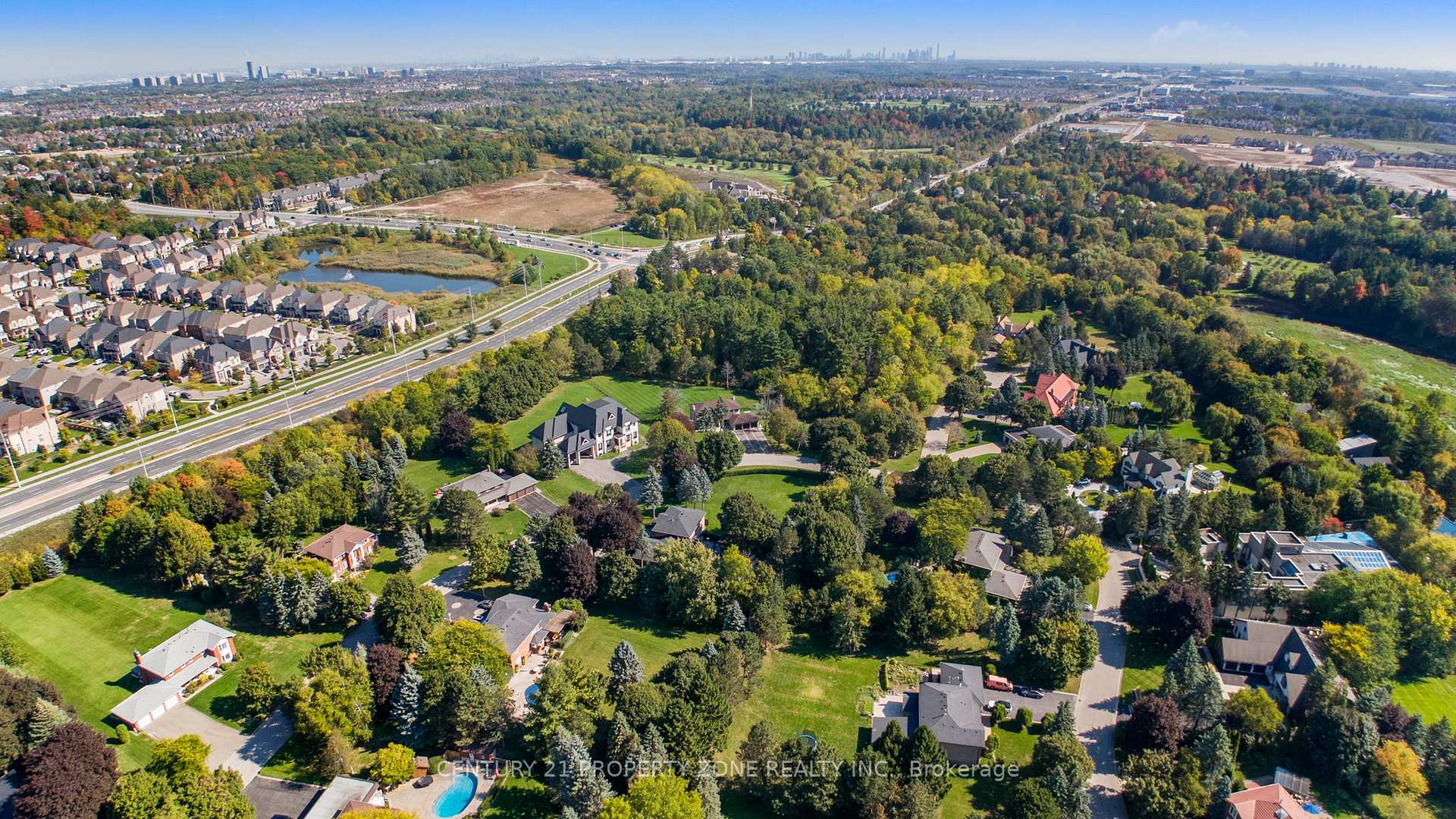 Photo 3 of 14 Huttonville Drive, Brampton, Huttonville — HOMEH