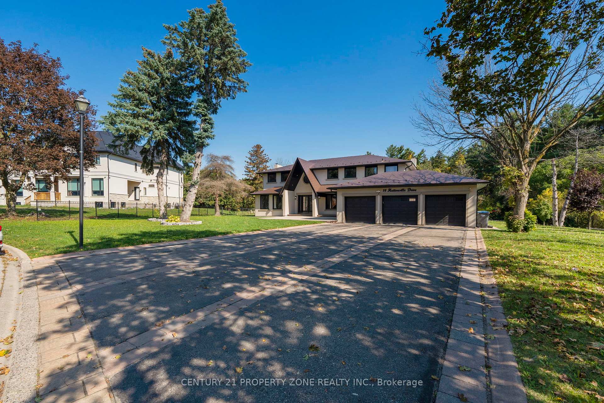 Photo 8 of 14 Huttonville Drive, Brampton, Huttonville — HOMEH