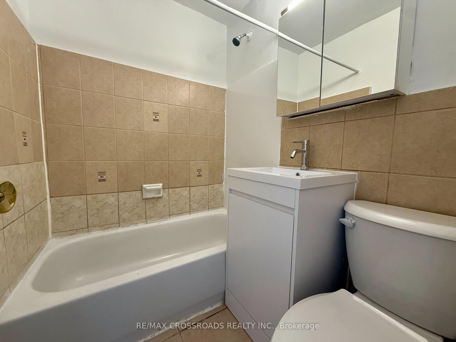 Photo 6 of Unit B4, 2770 Yonge Street, Toronto, Lawrence Park South — HOMEH
