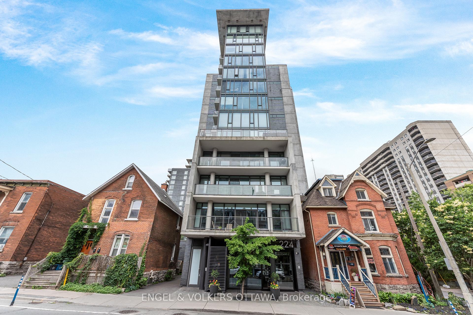 Front of Unit 303, 224 Lyon Street