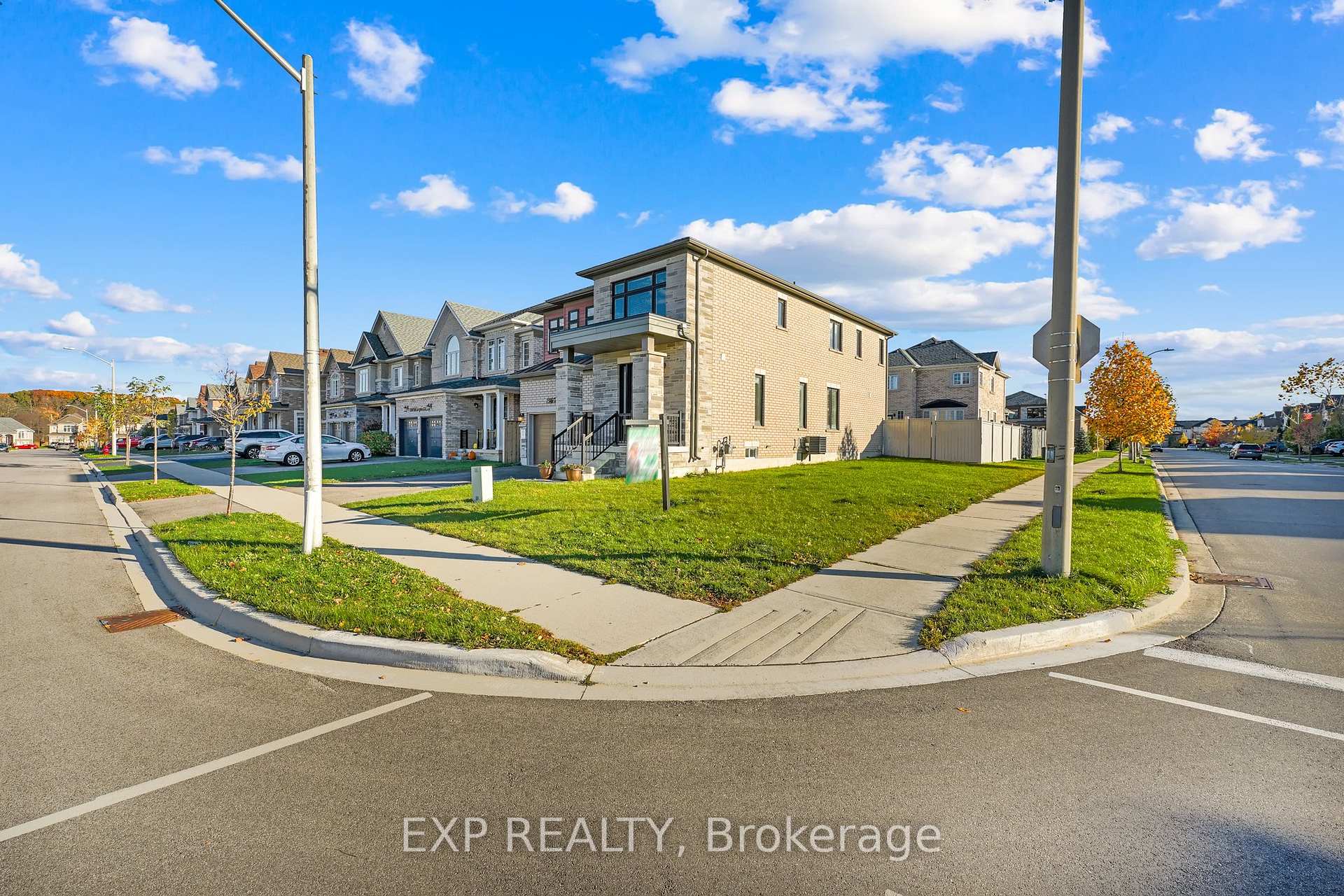 Photo 4 of 146 Whittington Drive, Hamilton, Meadowlands — HOMEH