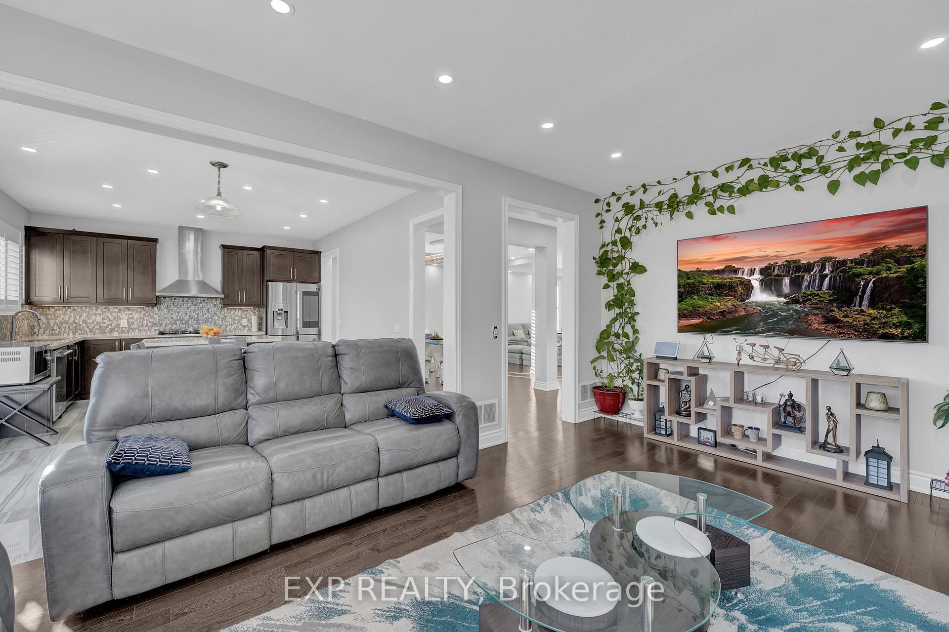 Photo 14 of 146 Whittington Drive, Hamilton, Meadowlands — HOMEH