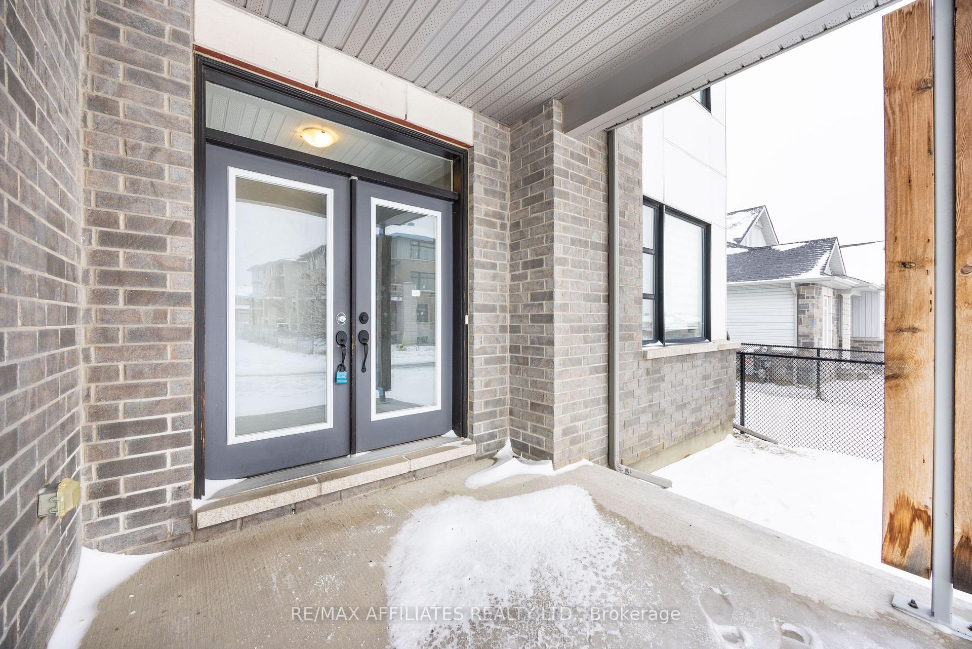 Photo 2 of 30 Salamander Way, Ottawa, Blossom Park/Kemp Park/Findlay Creek — HOMEH