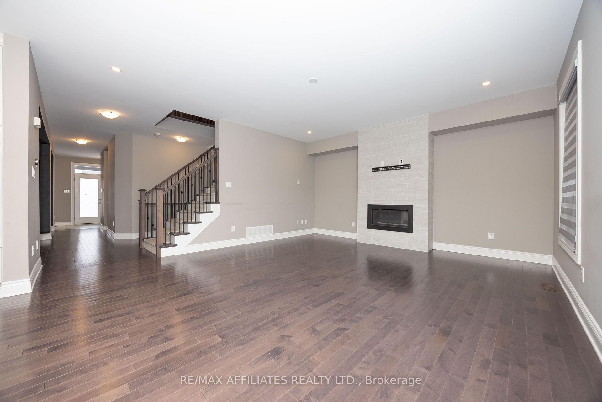 Photo 8 of 30 Salamander Way, Ottawa, Blossom Park/Kemp Park/Findlay Creek — HOMEH