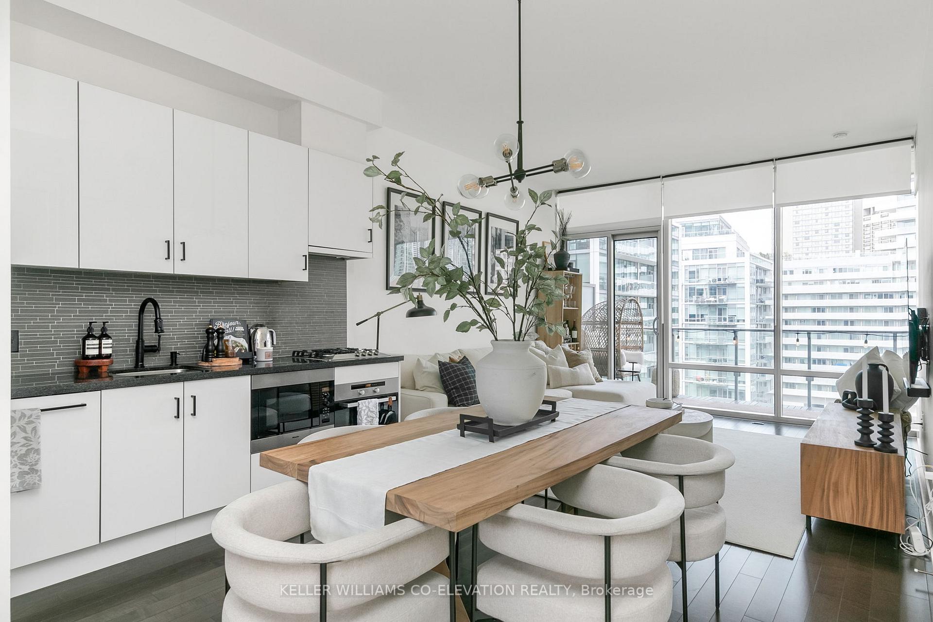 Front of Unit 835, 39 Queens Quay E