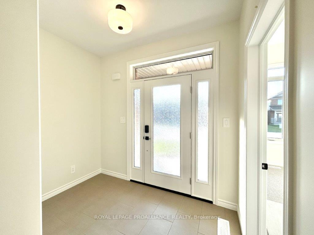 Photo 3 of 37 Athabaska Drive, Belleville, Thurlow Ward — HOMEH
