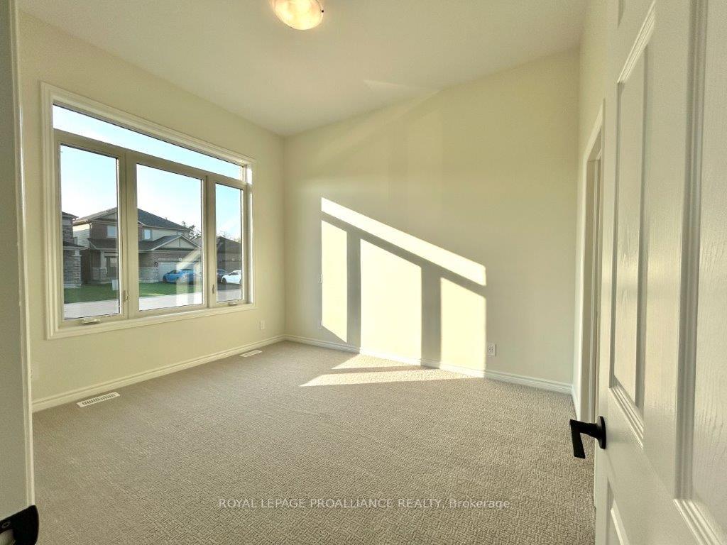 Photo 4 of 37 Athabaska Drive, Belleville, Thurlow Ward — HOMEH