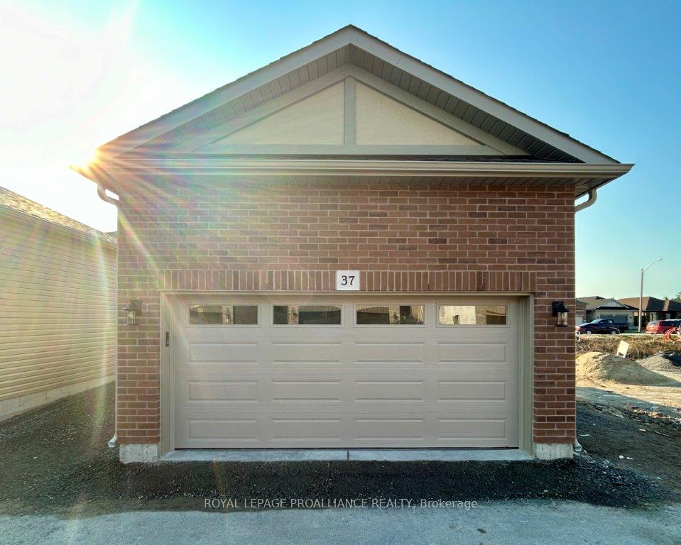 Photo 17 of 37 Athabaska Drive, Belleville, Thurlow Ward — HOMEH