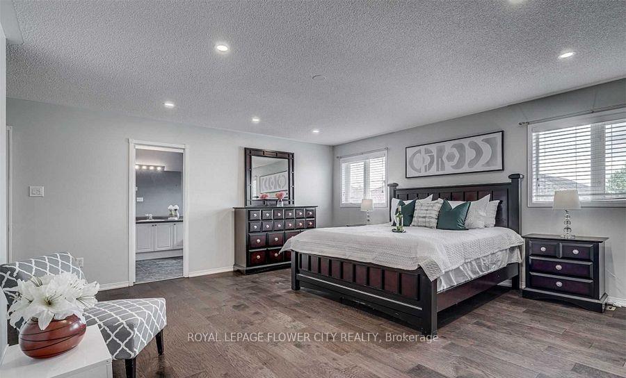 Photo 12 of 35 Legend Lane, Brampton, Fletcher's Creek Village — HOMEH