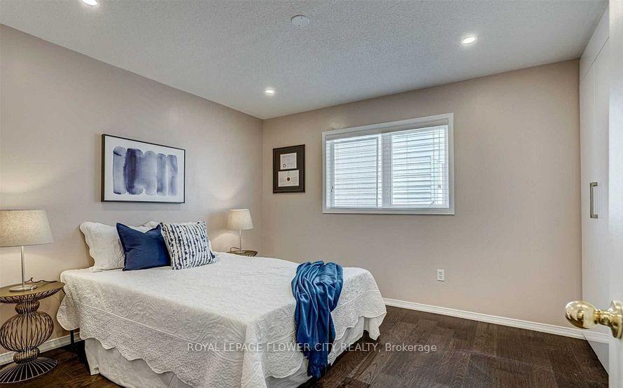 Photo 16 of 35 Legend Lane, Brampton, Fletcher's Creek Village — HOMEH