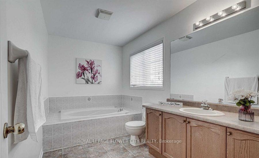 Photo 37 of 35 Legend Lane, Brampton, Fletcher's Creek Village — HOMEH