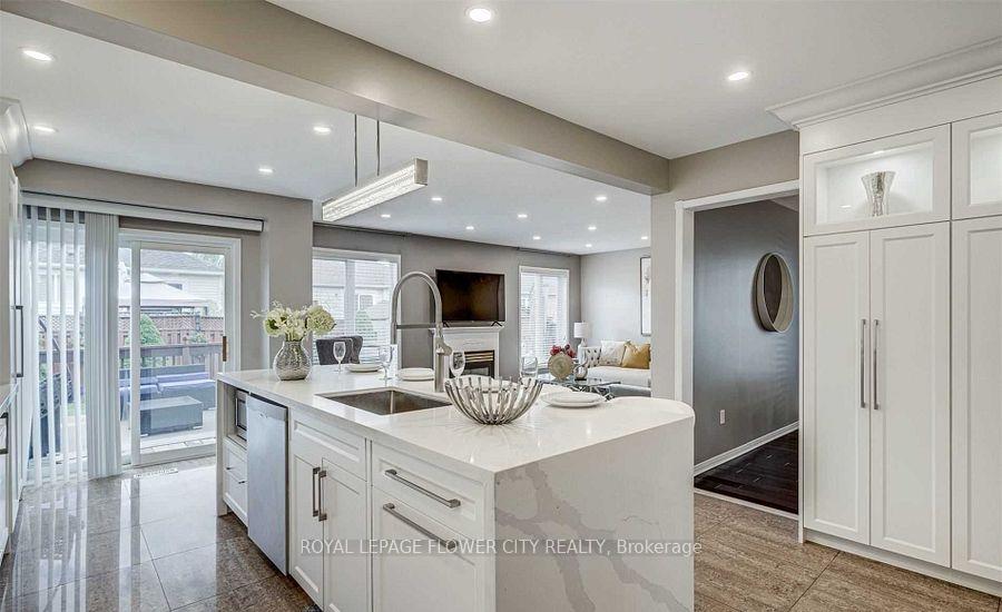 Photo 44 of 35 Legend Lane, Brampton, Fletcher's Creek Village — HOMEH