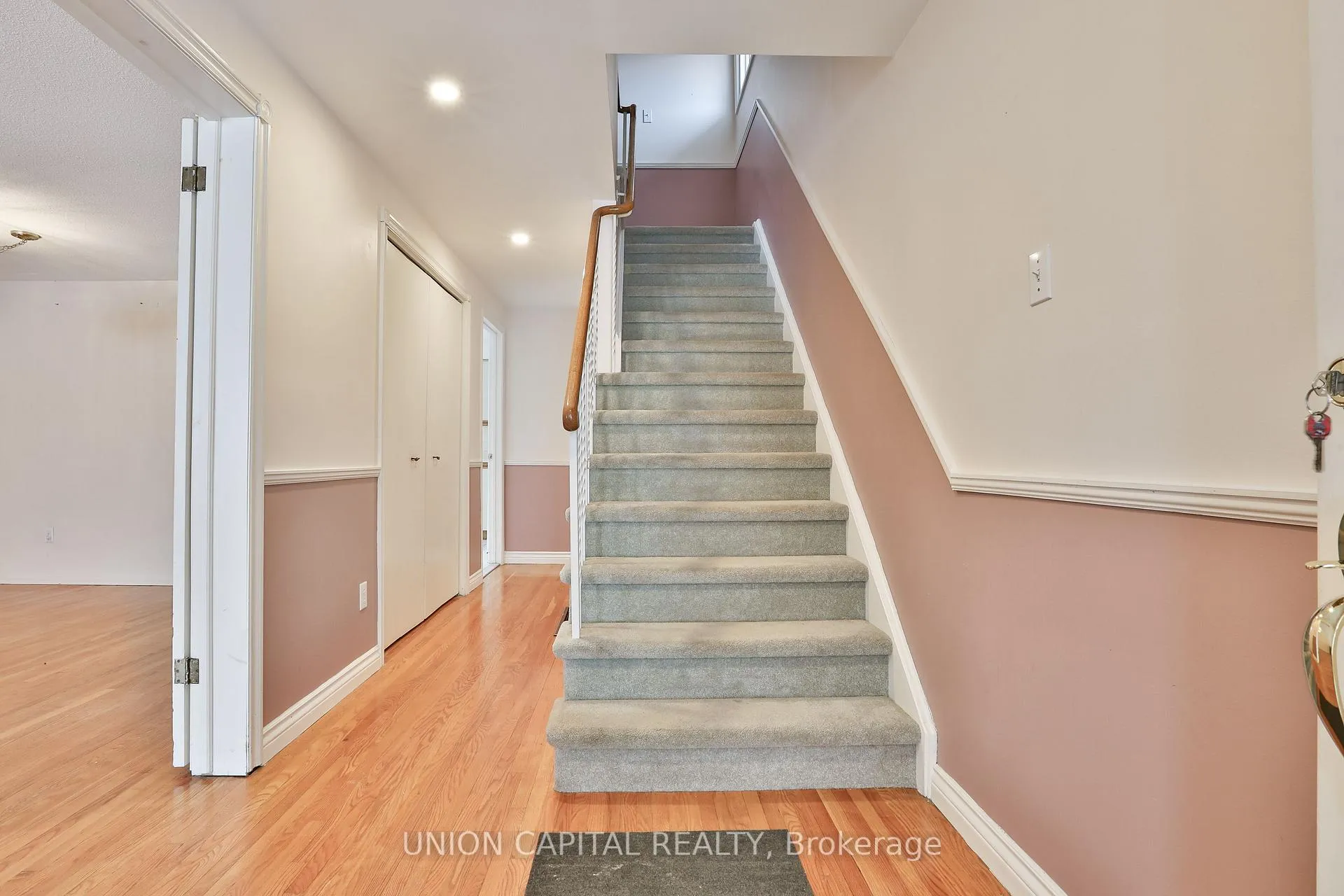 Photo 3 of 86 Carondale Crescent, Scarborough, L'Amoreaux — HOMEH