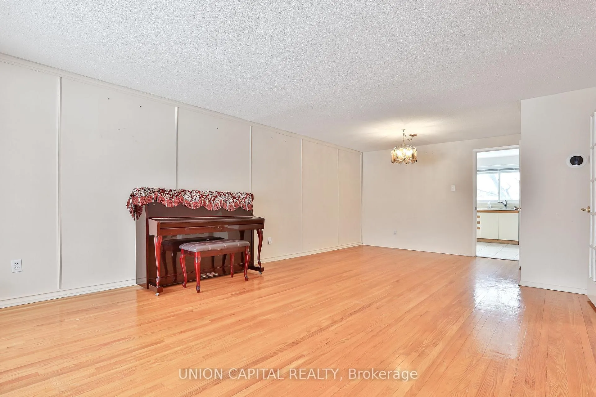 Photo 5 of 86 Carondale Crescent, Scarborough, L'Amoreaux — HOMEH