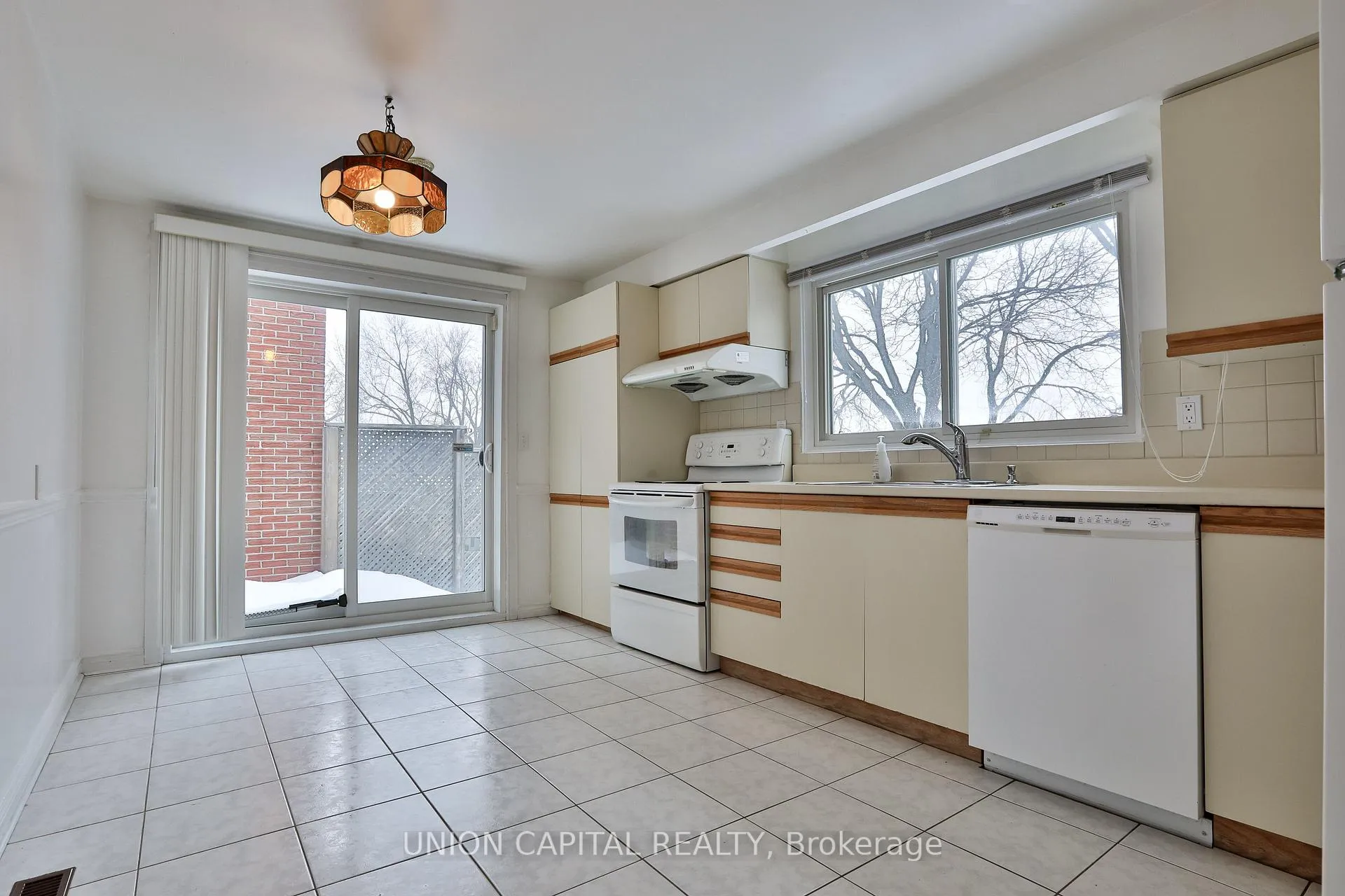 Photo 10 of 86 Carondale Crescent, Scarborough, L'Amoreaux — HOMEH