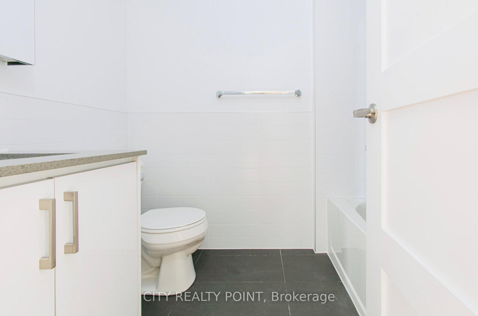Photo 11 of Unit 702, 10 Shallmar Boulevard, Toronto, Forest Hill North — HOMEH