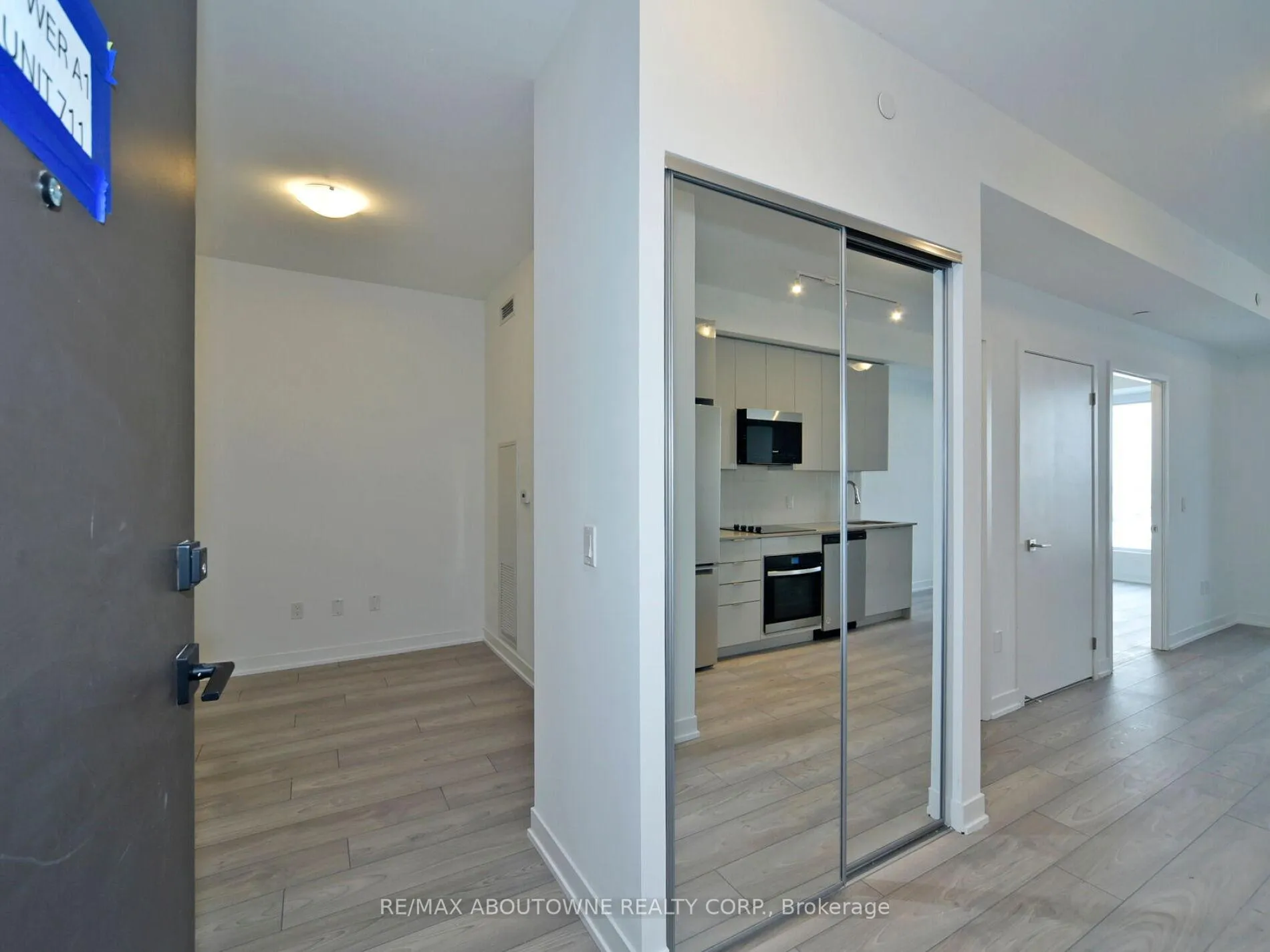 Photo 10 of Unit 711, 10 Abeja Street, Vaughan, Concord — HOMEH