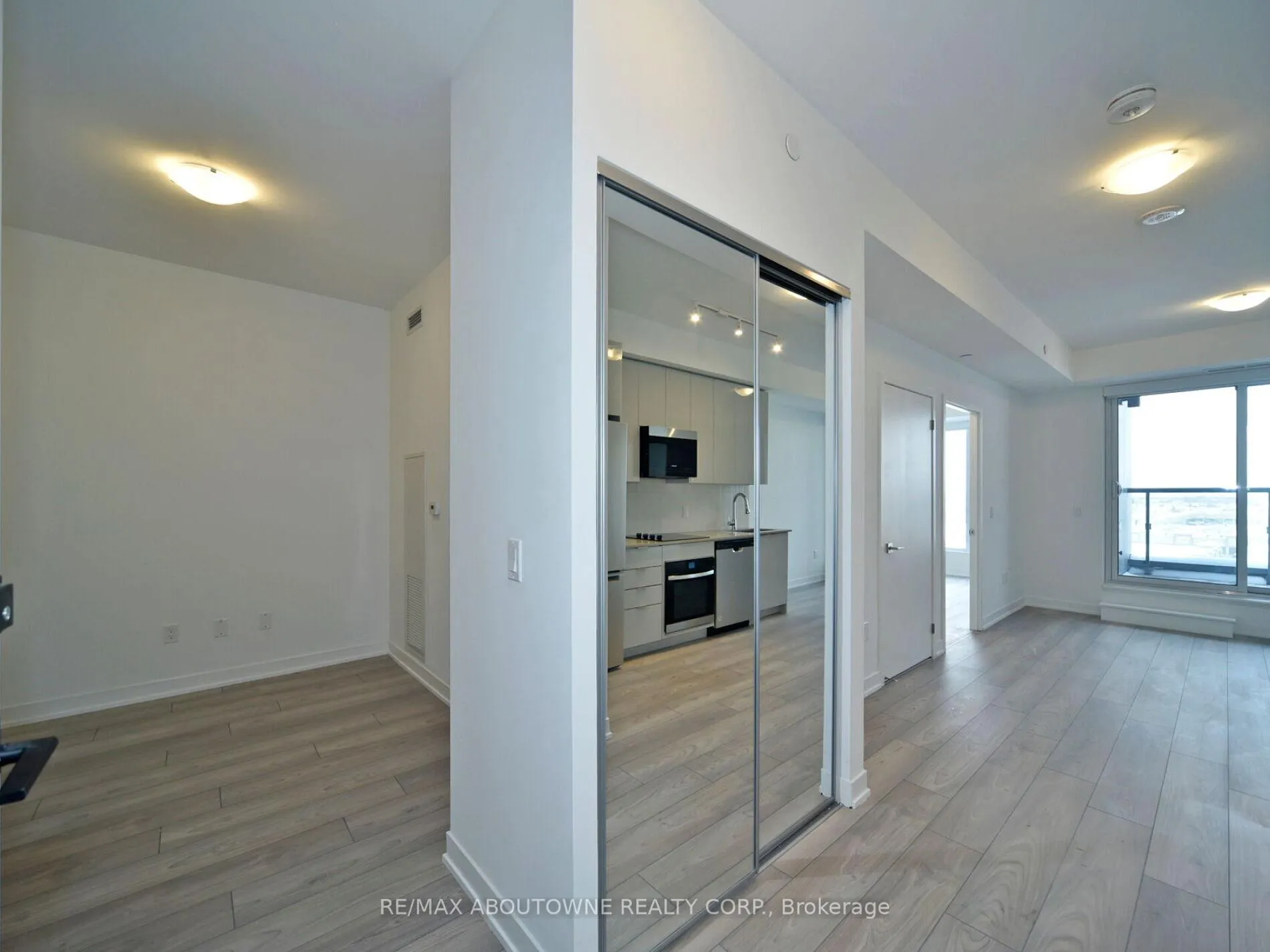 Photo 11 of Unit 711, 10 Abeja Street, Vaughan, Concord — HOMEH