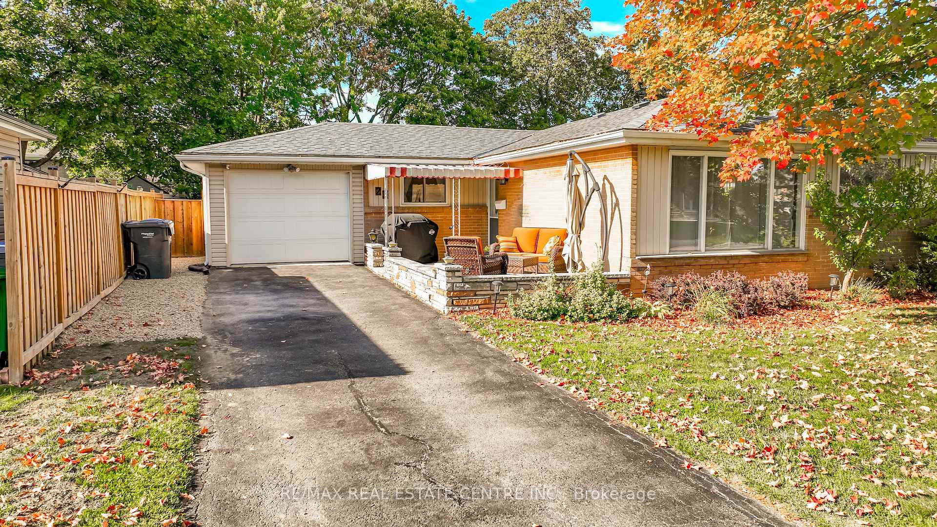 Photo 2 of 23 Bedford Crescent, Brampton, Avondale — HOMEH