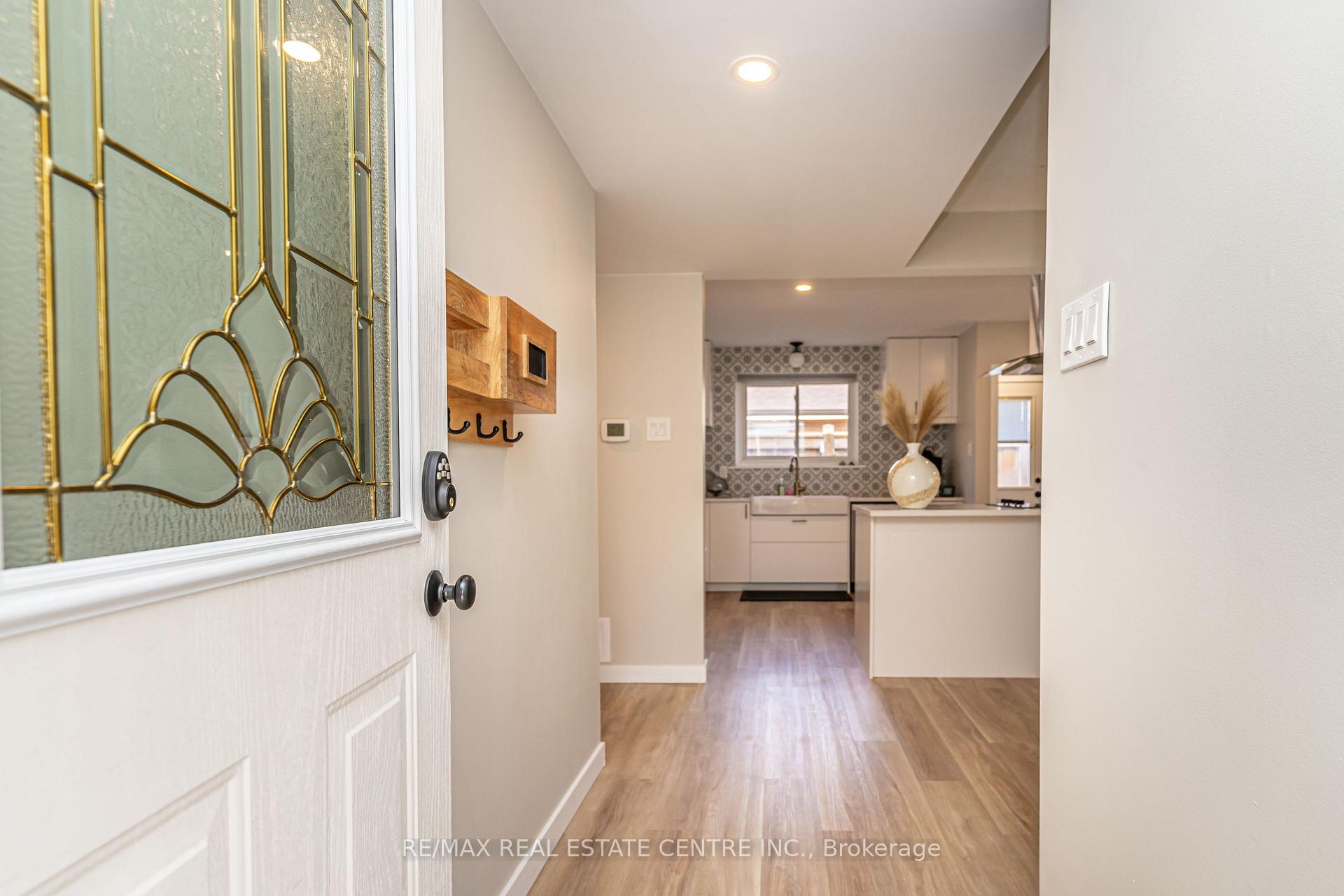 Photo 5 of 23 Bedford Crescent, Brampton, Avondale — HOMEH