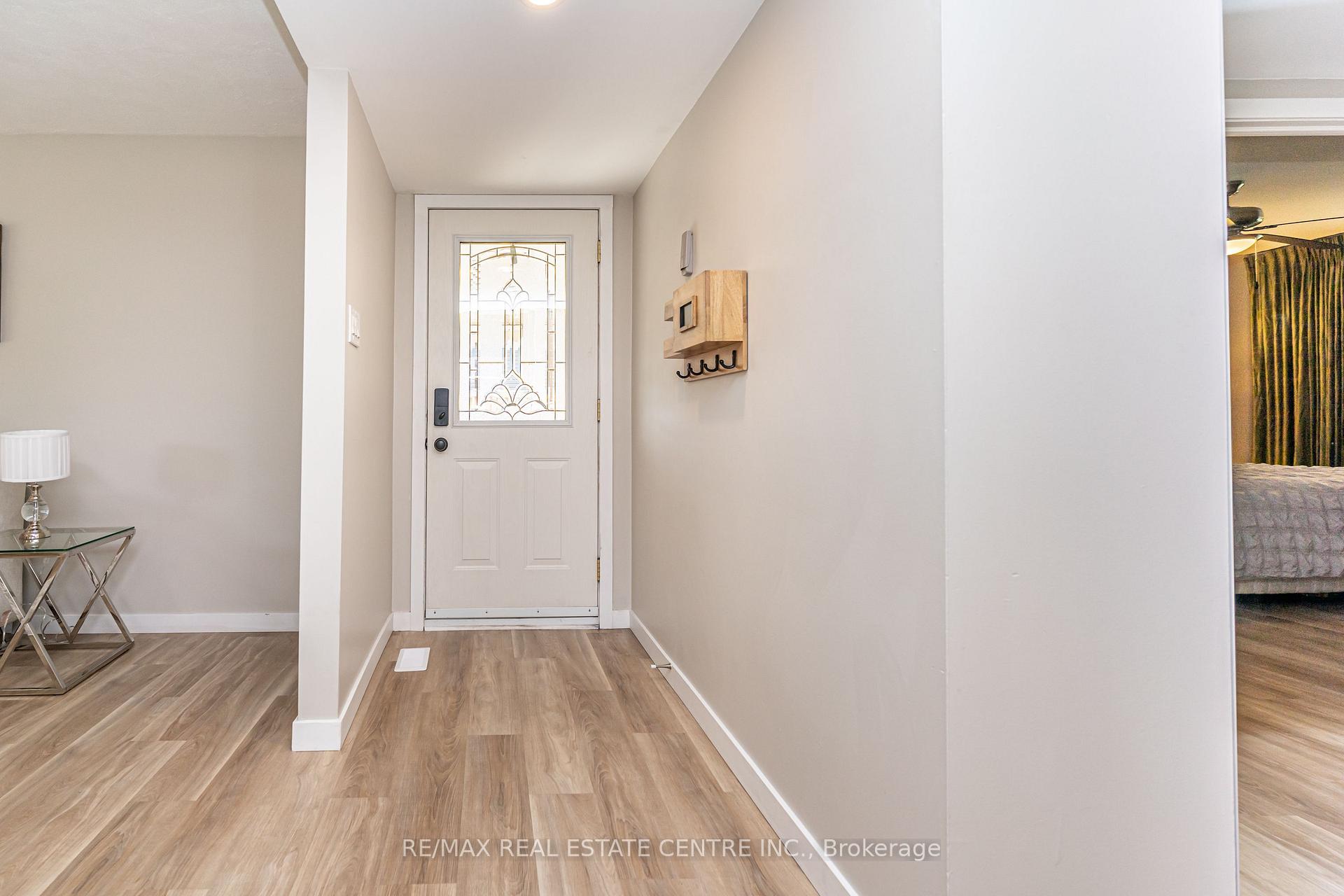 Photo 6 of 23 Bedford Crescent, Brampton, Avondale — HOMEH