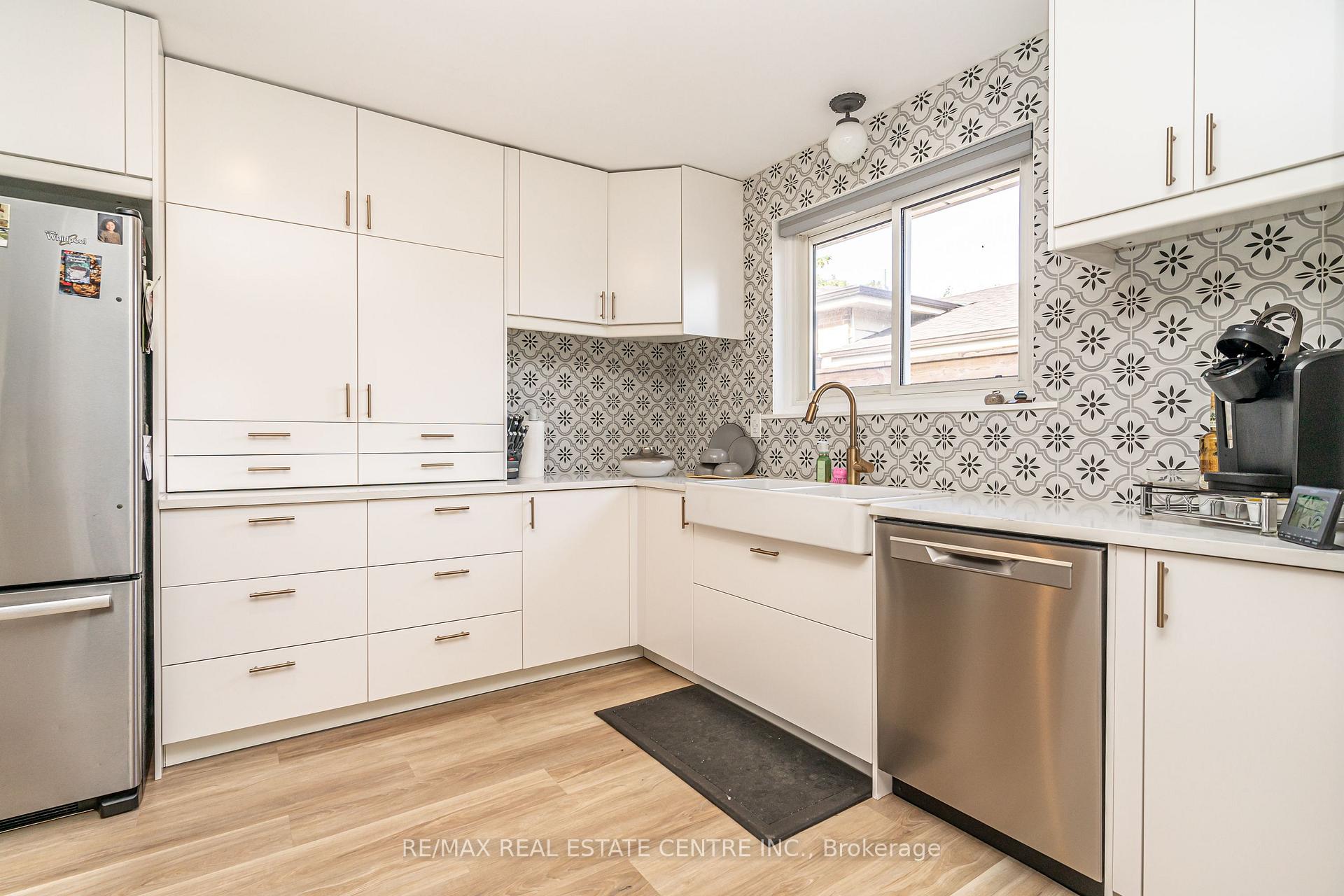 Photo 12 of 23 Bedford Crescent, Brampton, Avondale — HOMEH