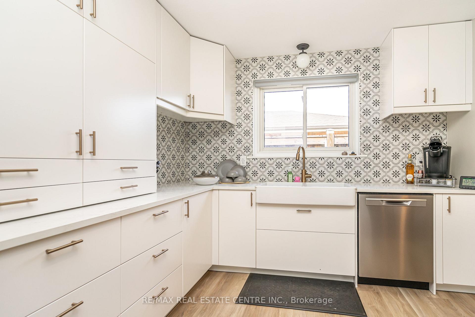 Photo 13 of 23 Bedford Crescent, Brampton, Avondale — HOMEH