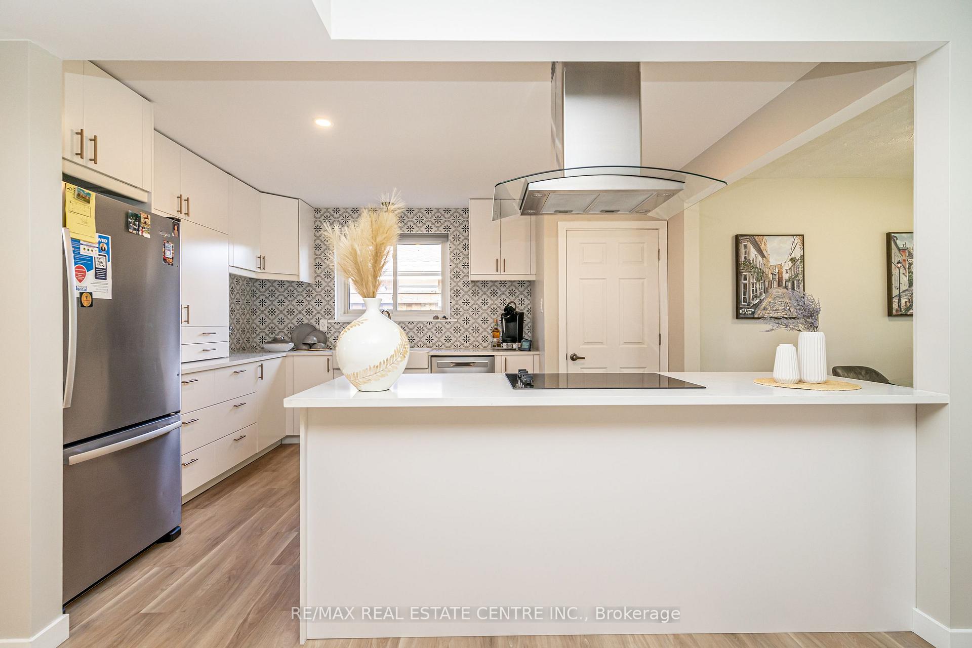 Photo 14 of 23 Bedford Crescent, Brampton, Avondale — HOMEH