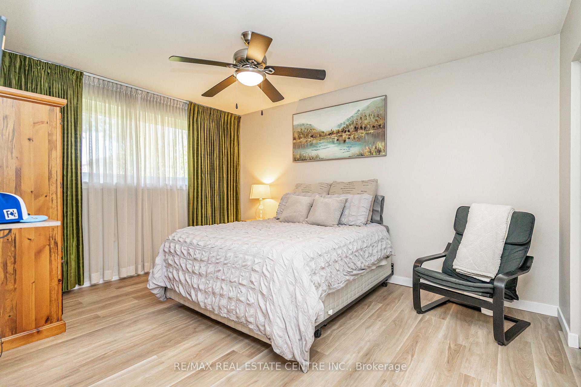 Photo 17 of 23 Bedford Crescent, Brampton, Avondale — HOMEH