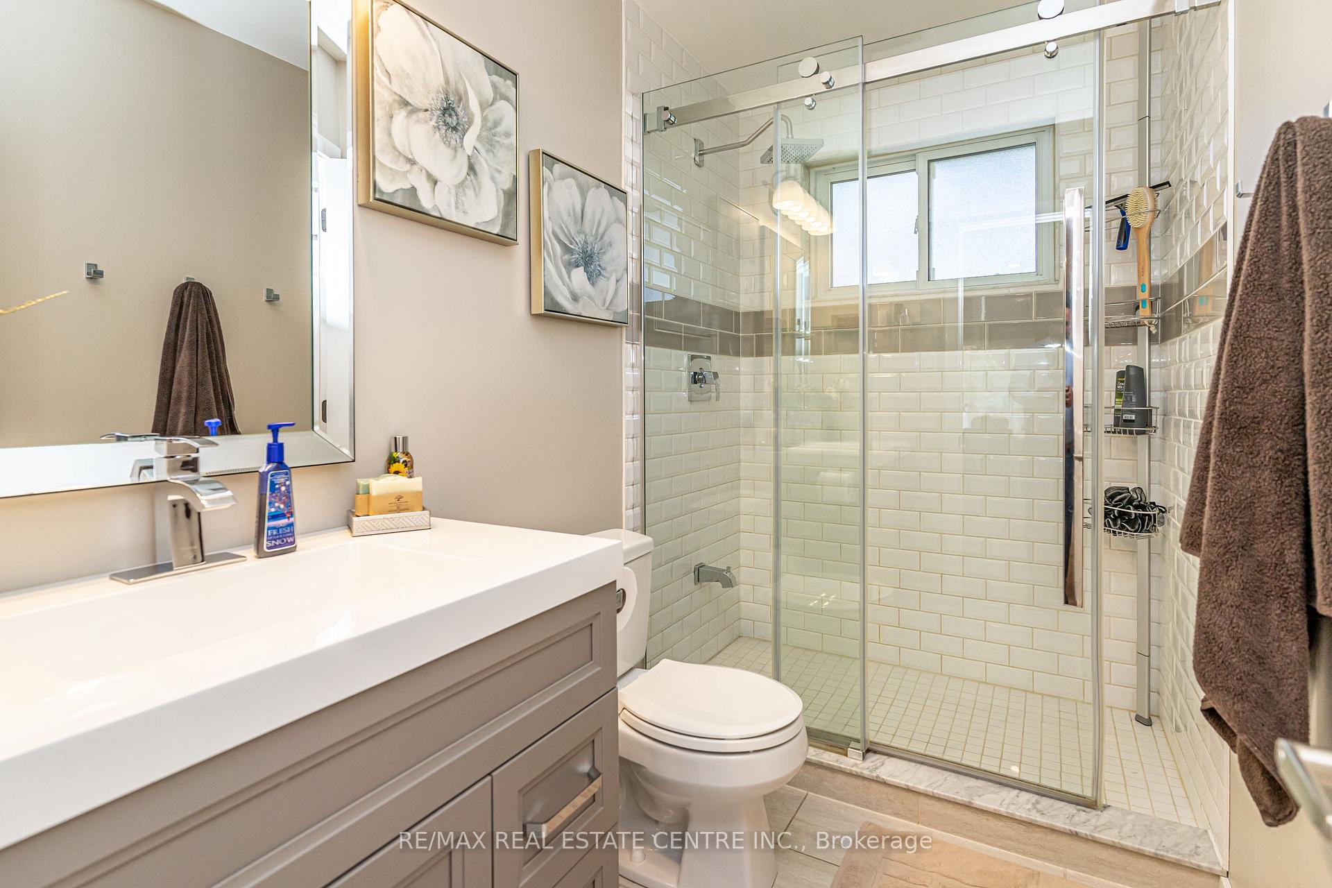 Photo 20 of 23 Bedford Crescent, Brampton, Avondale — HOMEH