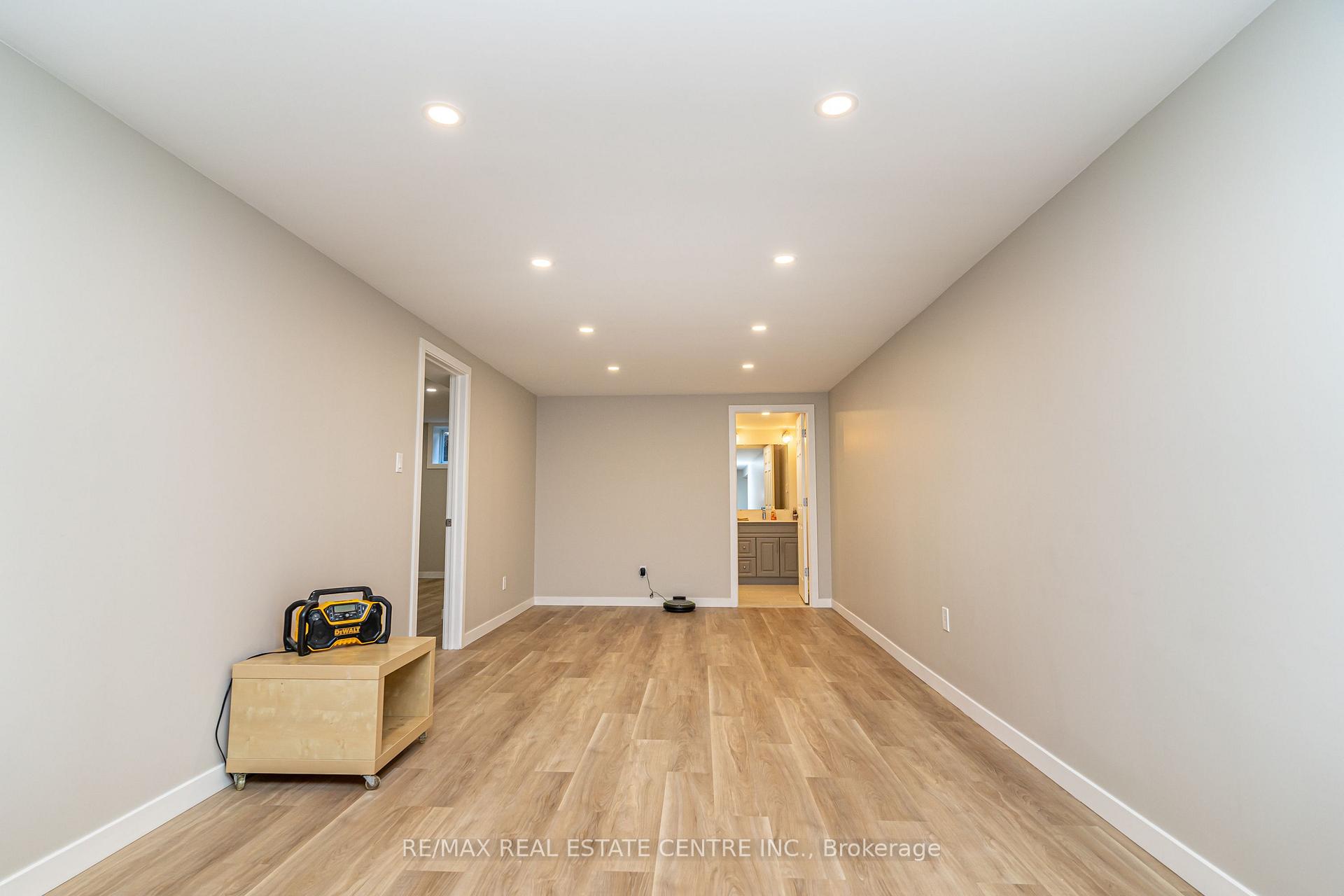 Photo 27 of 23 Bedford Crescent, Brampton, Avondale — HOMEH