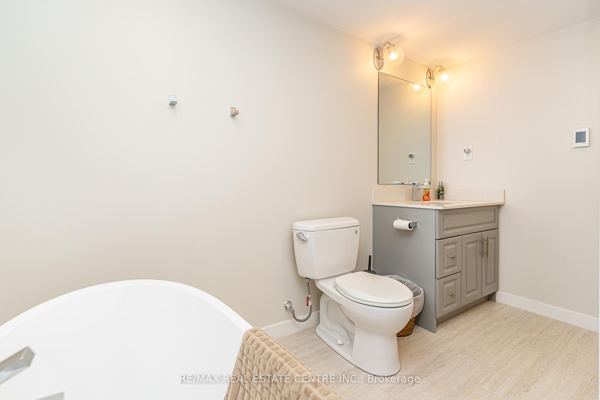 Photo 30 of 23 Bedford Crescent, Brampton, Avondale — HOMEH