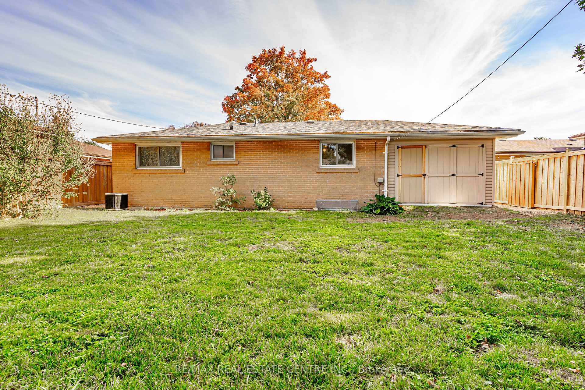 Photo 33 of 23 Bedford Crescent, Brampton, Avondale — HOMEH