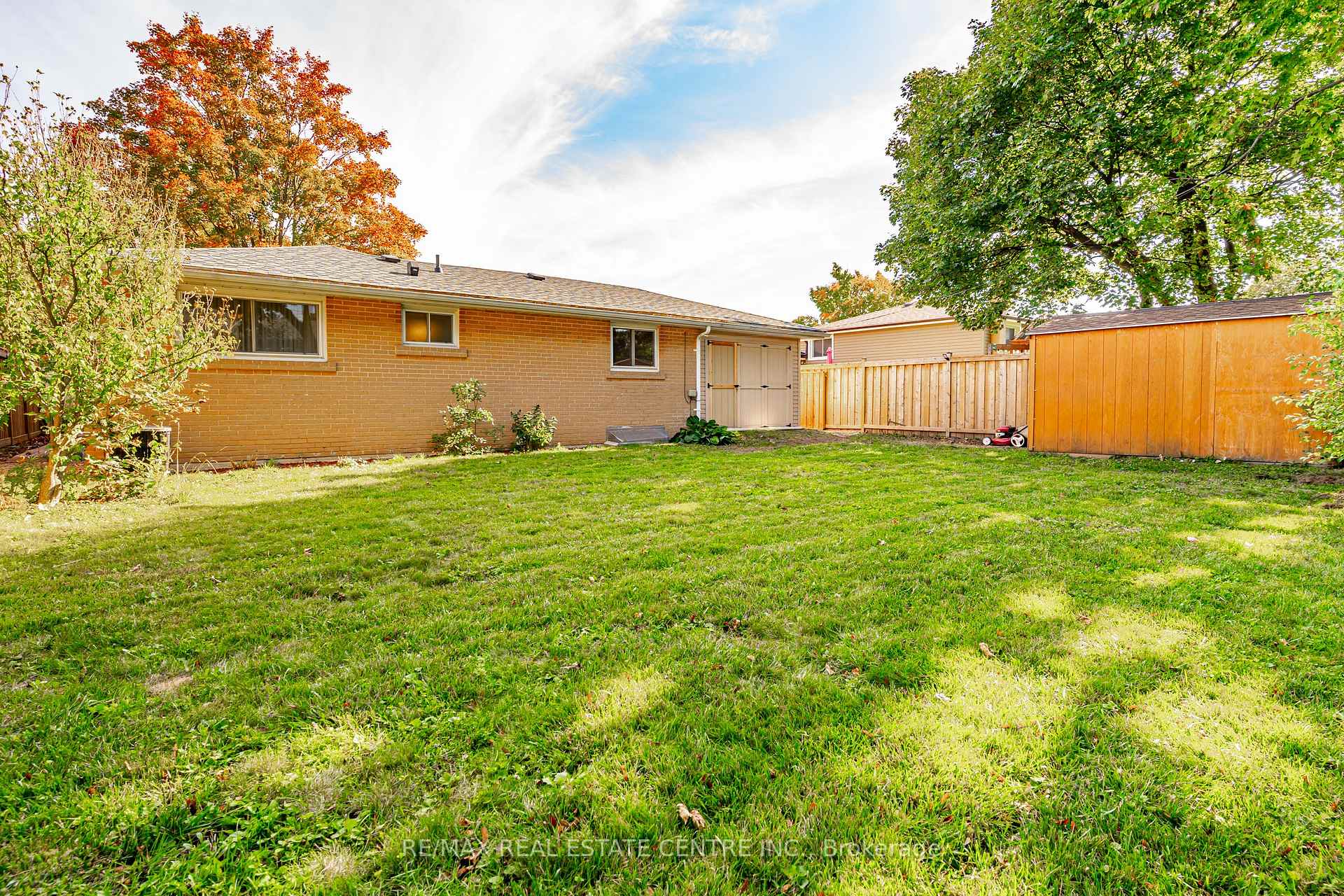 Photo 35 of 23 Bedford Crescent, Brampton, Avondale — HOMEH