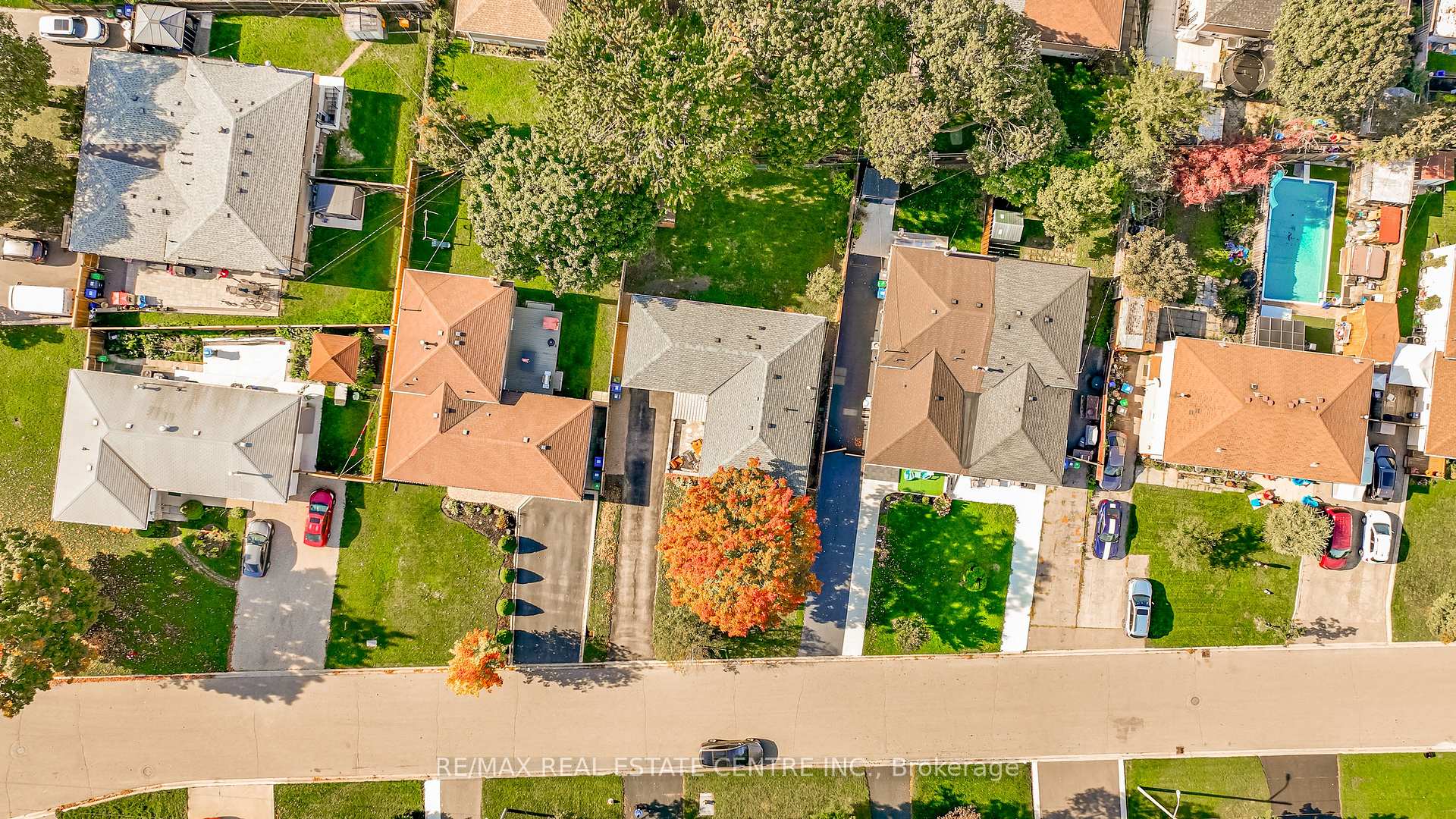 Photo 37 of 23 Bedford Crescent, Brampton, Avondale — HOMEH