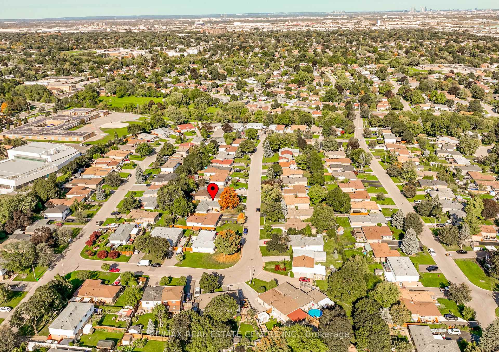 Photo 40 of 23 Bedford Crescent, Brampton, Avondale — HOMEH