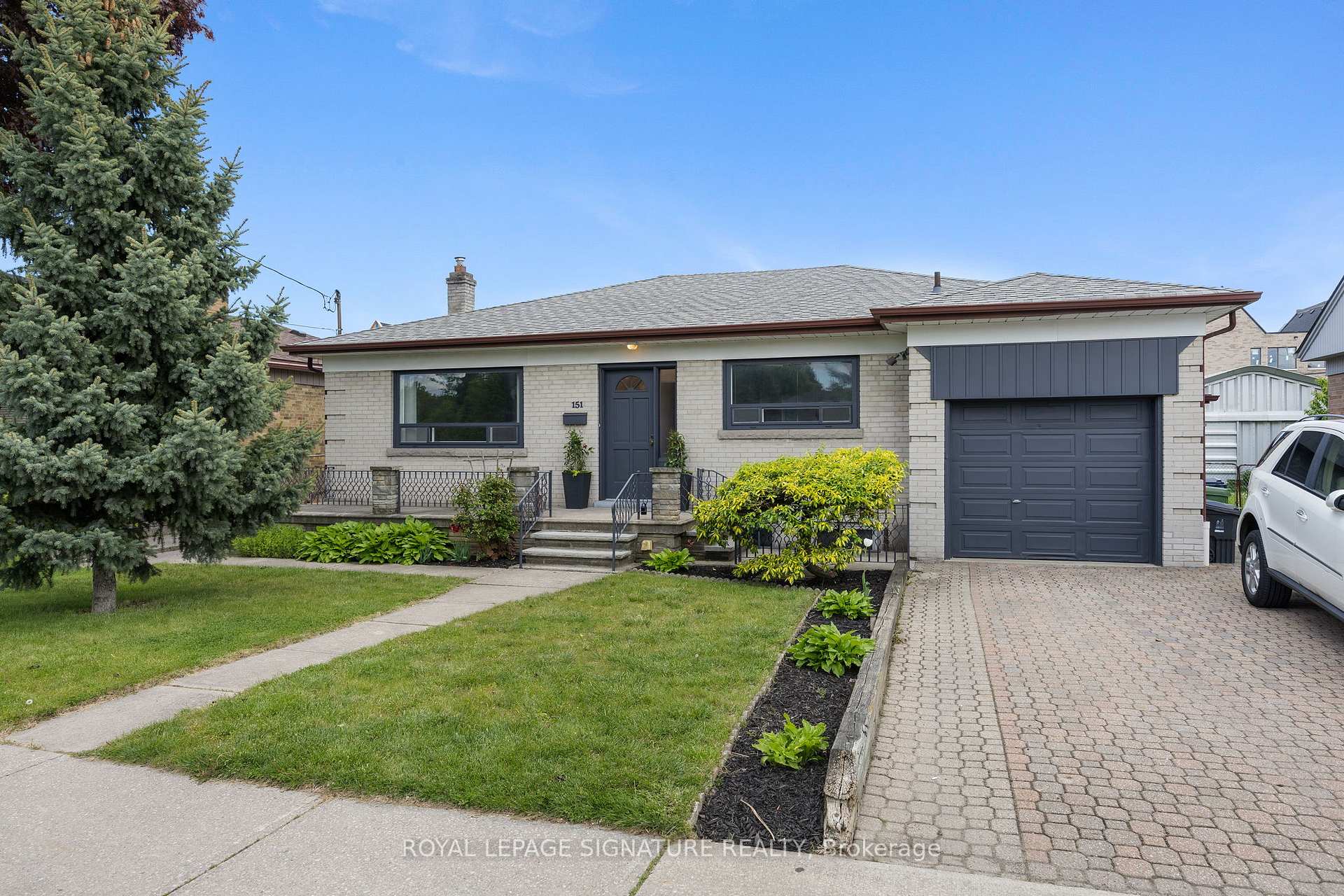 Photo 3 of 151 Ranee Avenue, Toronto, Englemount-Lawrence — HOMEH