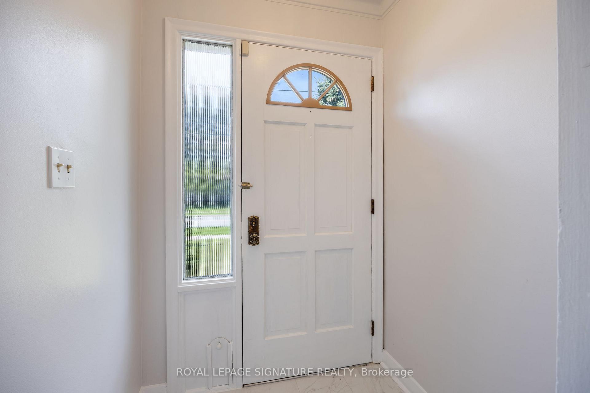 Photo 6 of 151 Ranee Avenue, Toronto, Englemount-Lawrence — HOMEH
