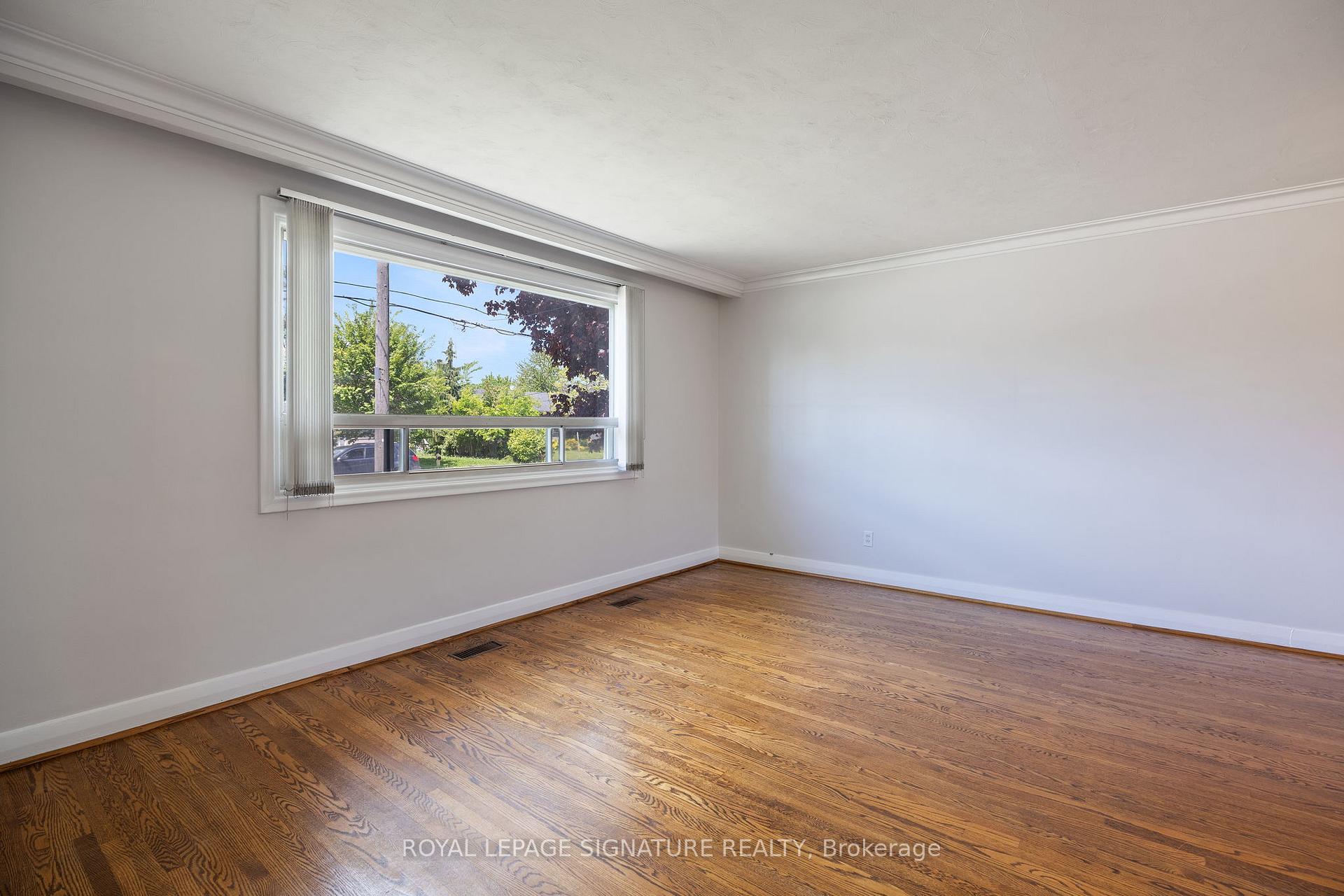 Photo 10 of 151 Ranee Avenue, Toronto, Englemount-Lawrence — HOMEH