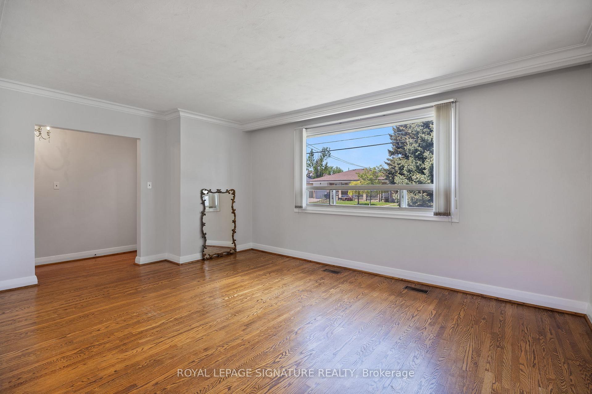 Photo 11 of 151 Ranee Avenue, Toronto, Englemount-Lawrence — HOMEH