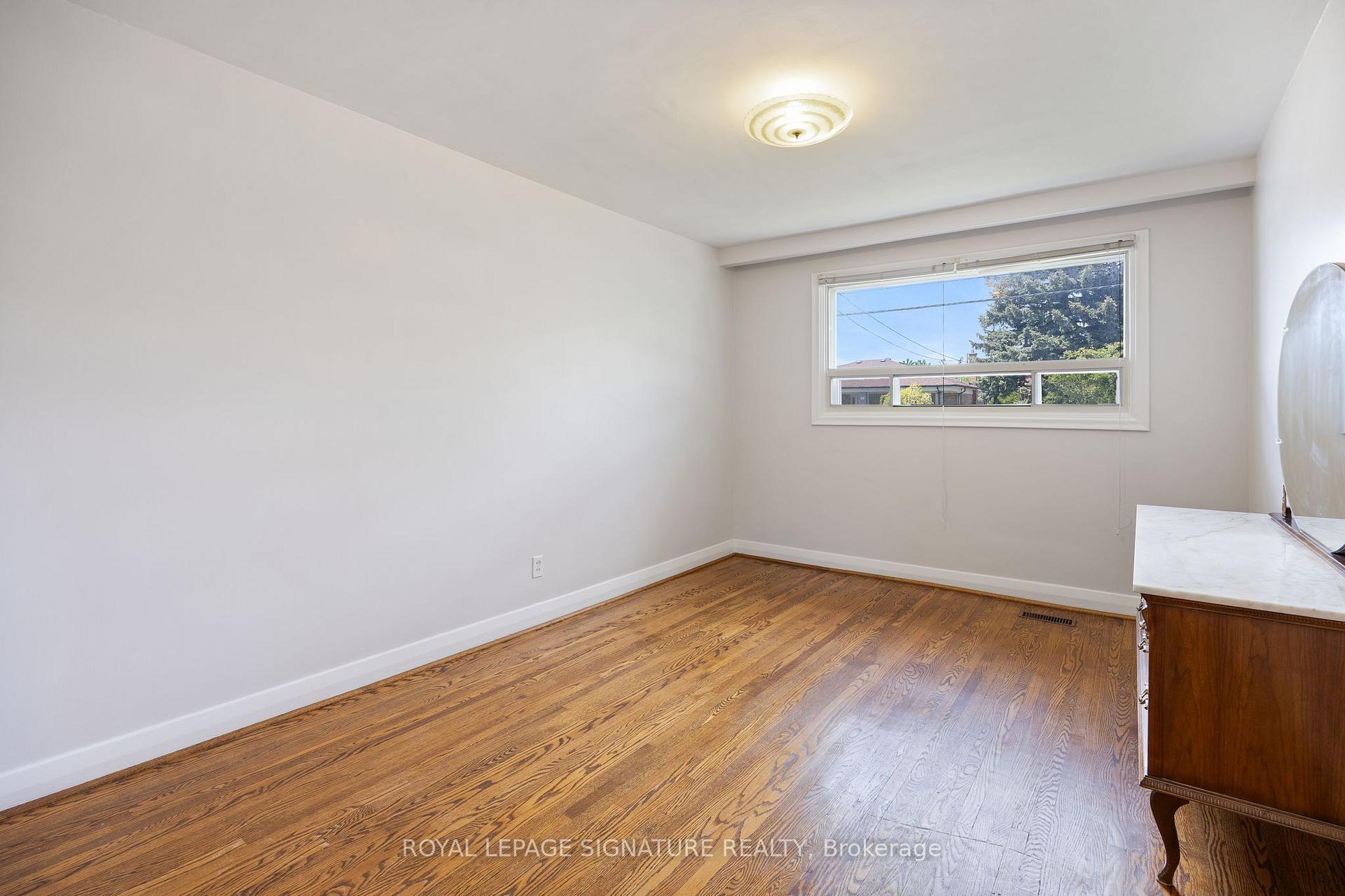 Photo 21 of 151 Ranee Avenue, Toronto, Englemount-Lawrence — HOMEH