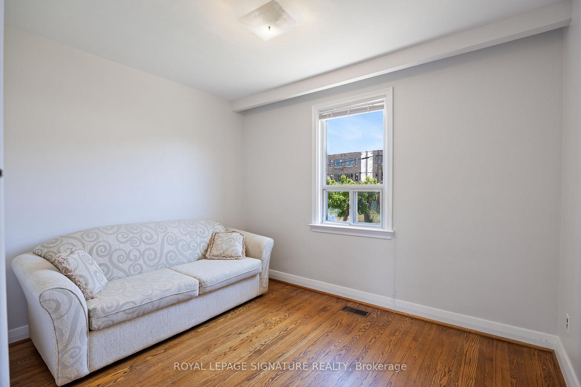 Photo 25 of 151 Ranee Avenue, Toronto, Englemount-Lawrence — HOMEH