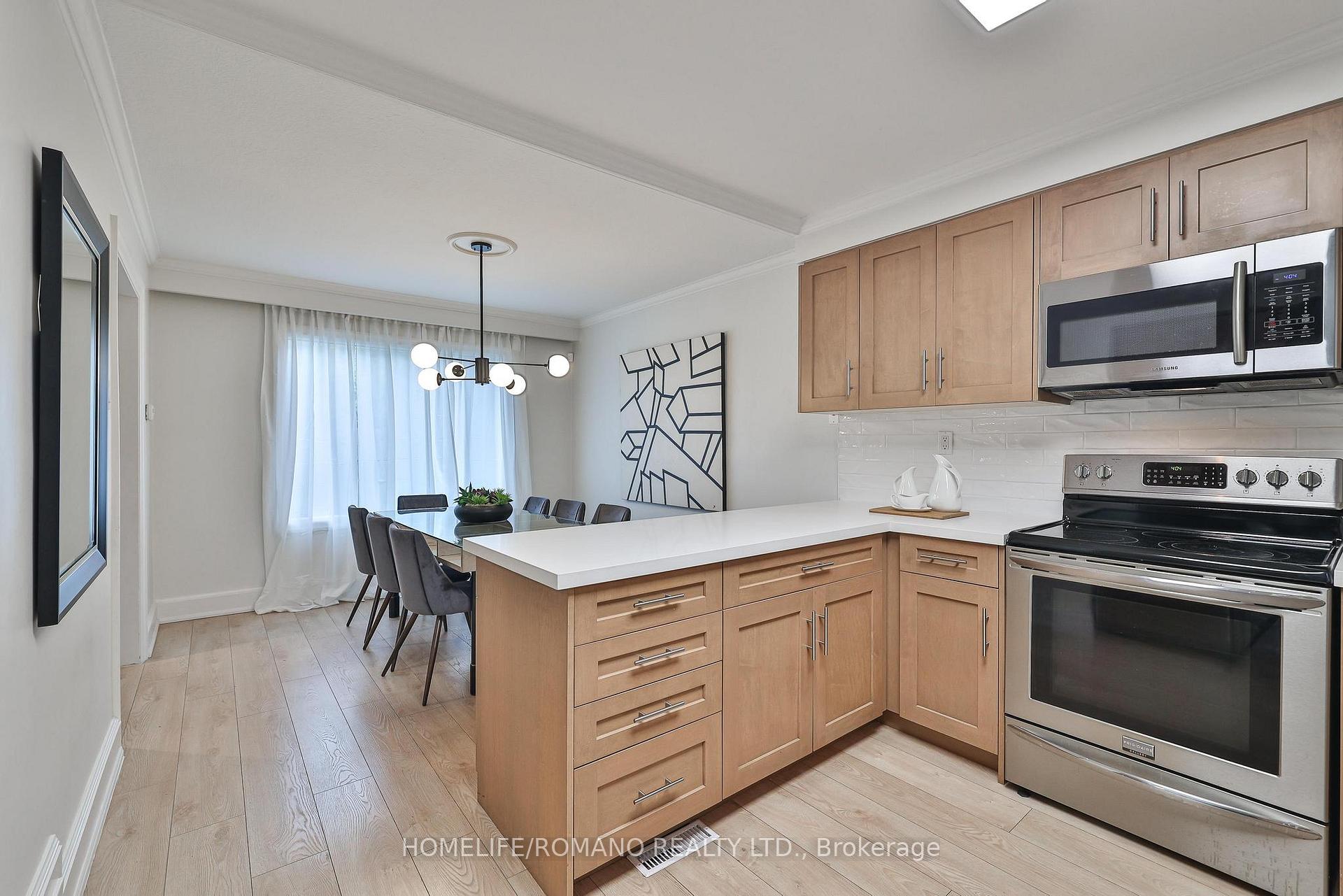Photo 12 of 542 Deloraine Avenue, Toronto, Bedford Park-Nortown — HOMEH