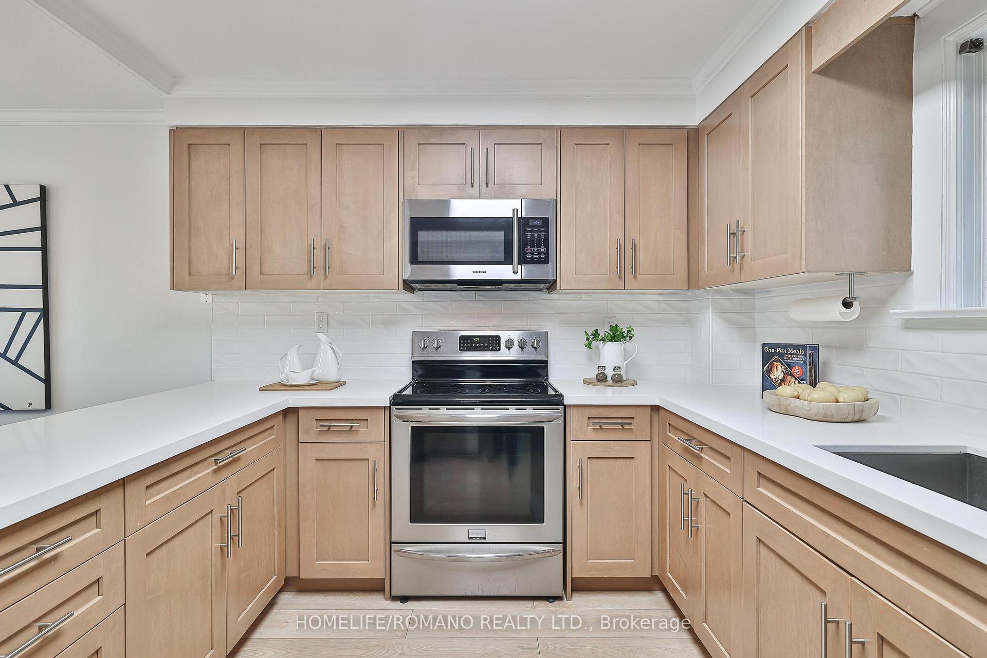 Photo 13 of 542 Deloraine Avenue, Toronto, Bedford Park-Nortown — HOMEH