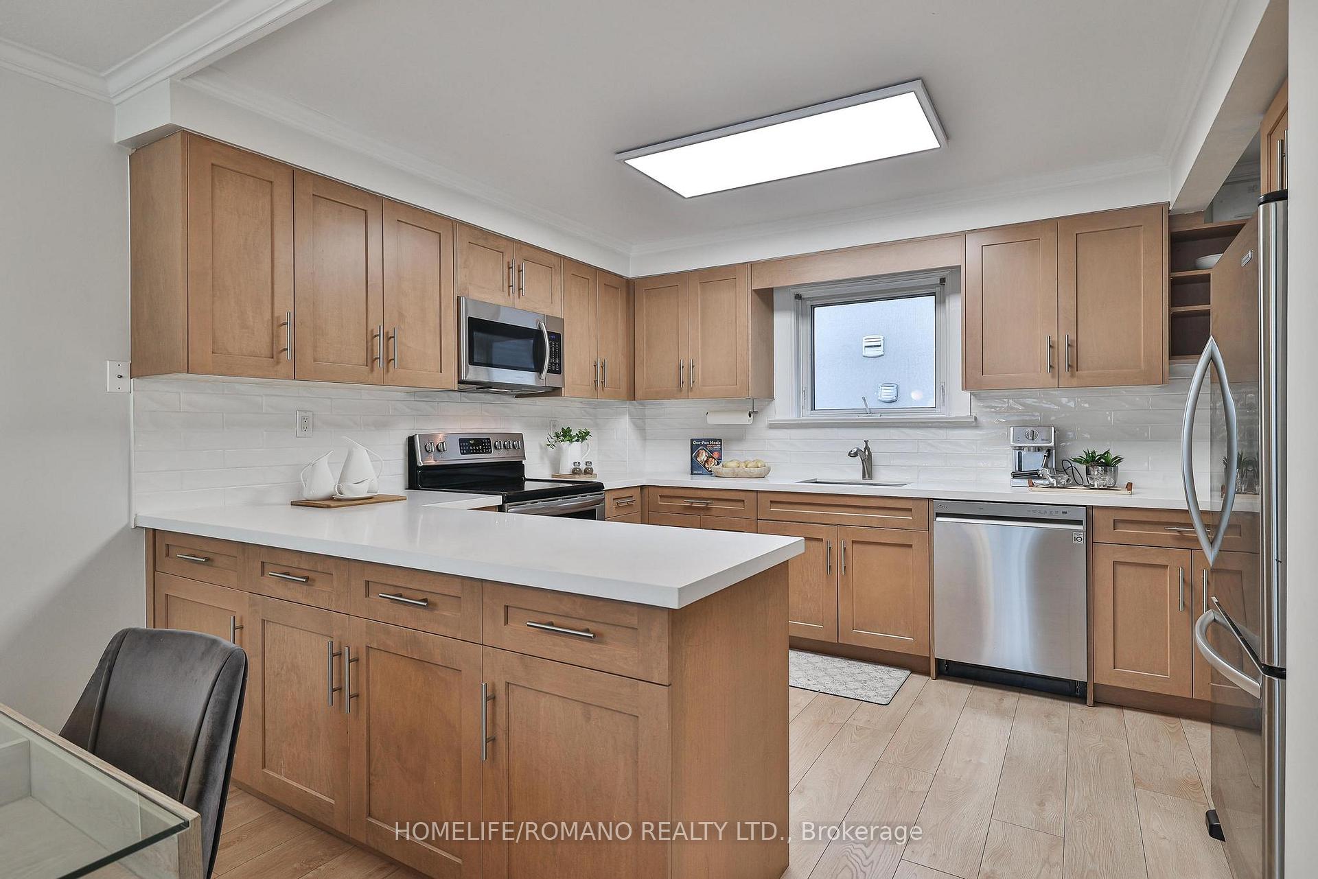 Photo 14 of 542 Deloraine Avenue, Toronto, Bedford Park-Nortown — HOMEH