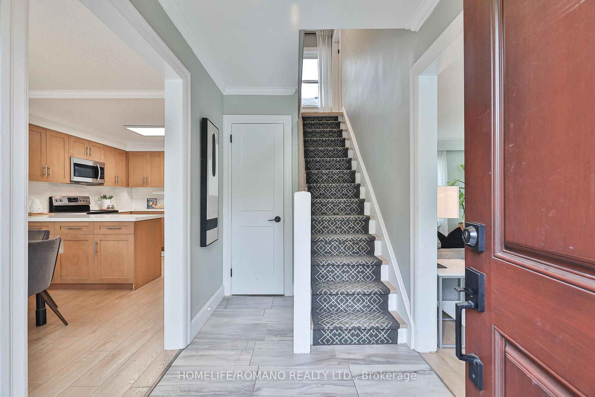 Photo 24 of 542 Deloraine Avenue, Toronto, Bedford Park-Nortown — HOMEH