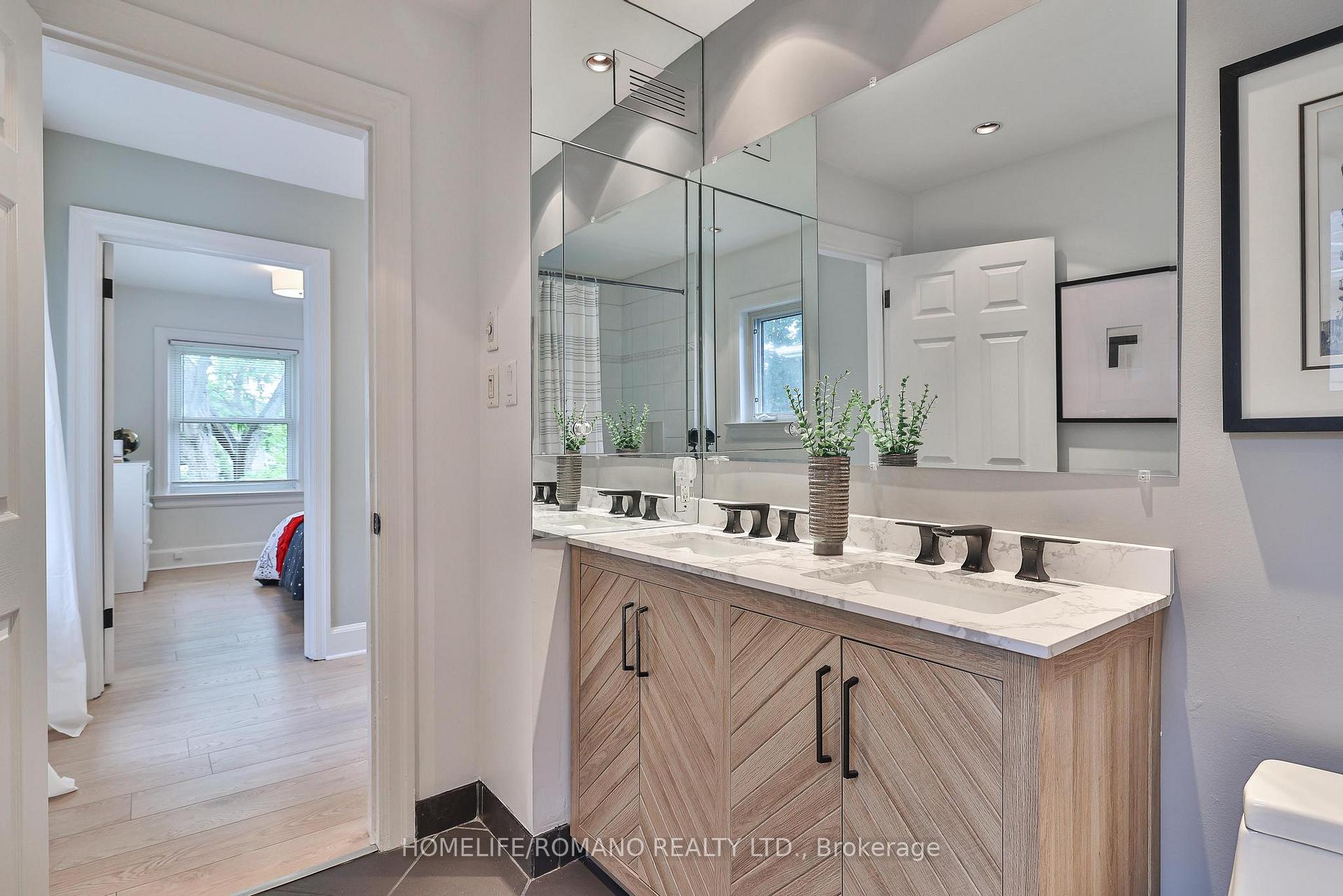 Photo 31 of 542 Deloraine Avenue, Toronto, Bedford Park-Nortown — HOMEH